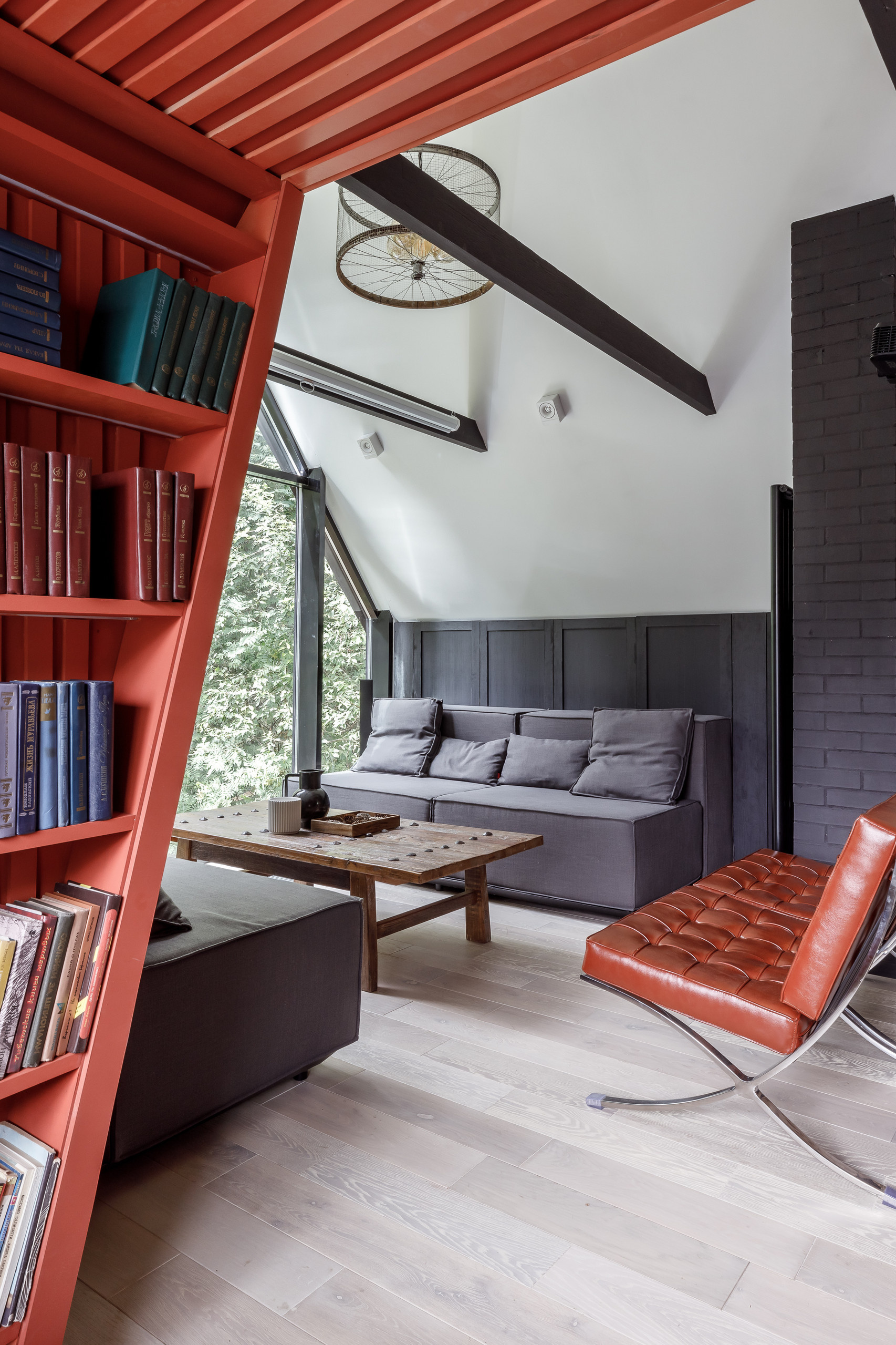 Проект недели: Лестница Мёбиуса и библиотека на месте лоджии