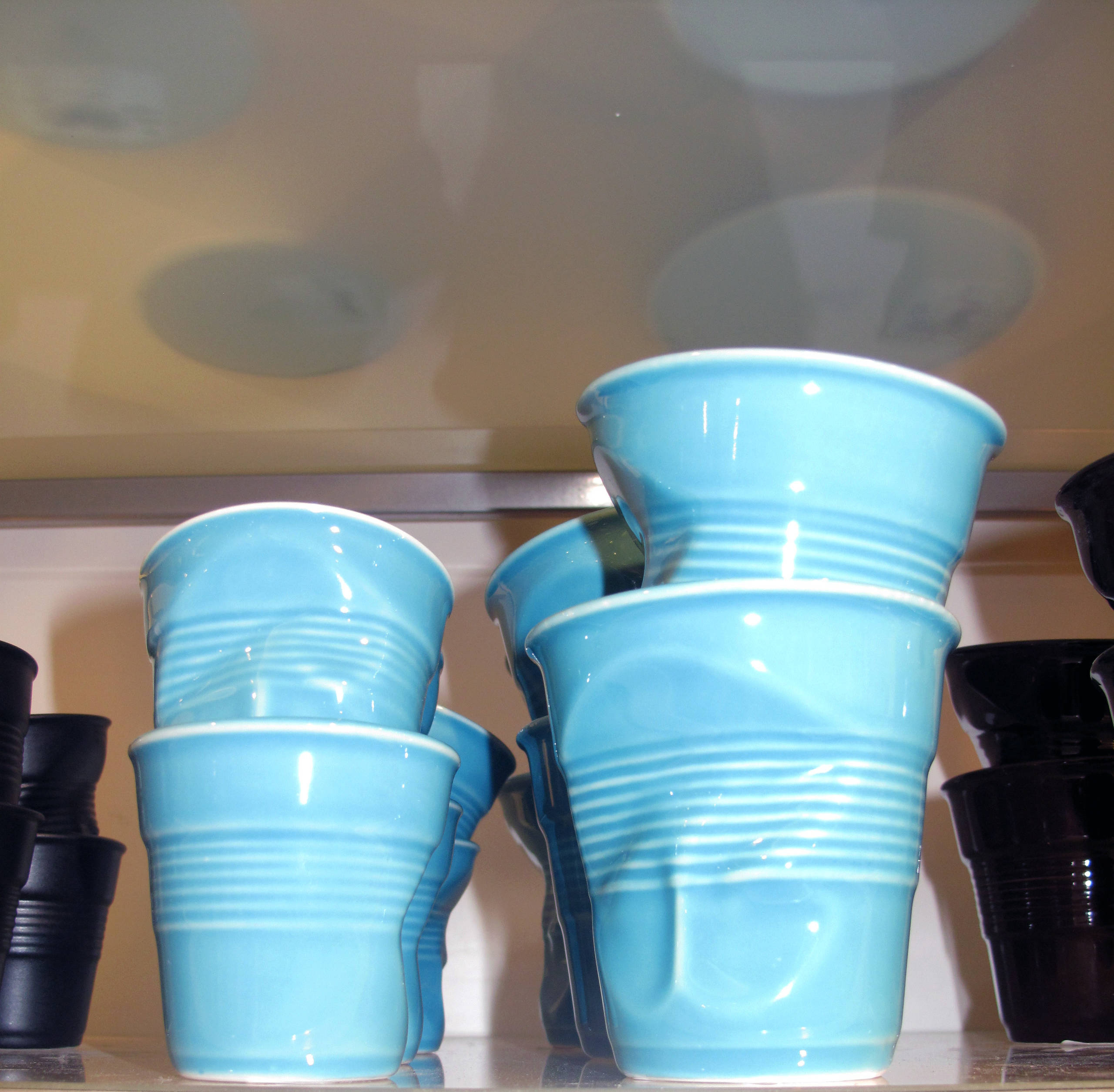 Мода на «пороки»: Зачем нам вещи с изъянами