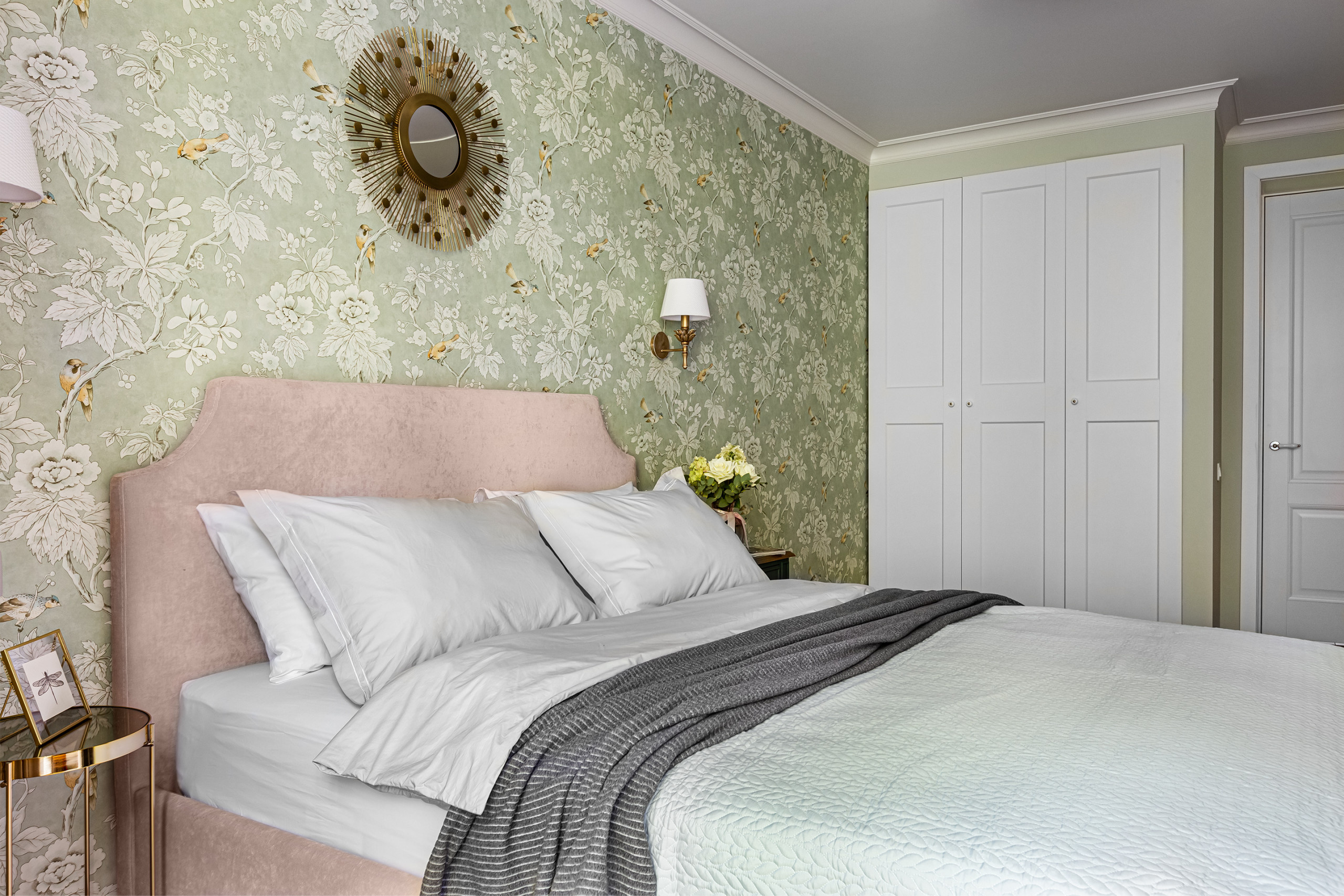 В гостях: Квартира с венскими стульями и спальней-садом