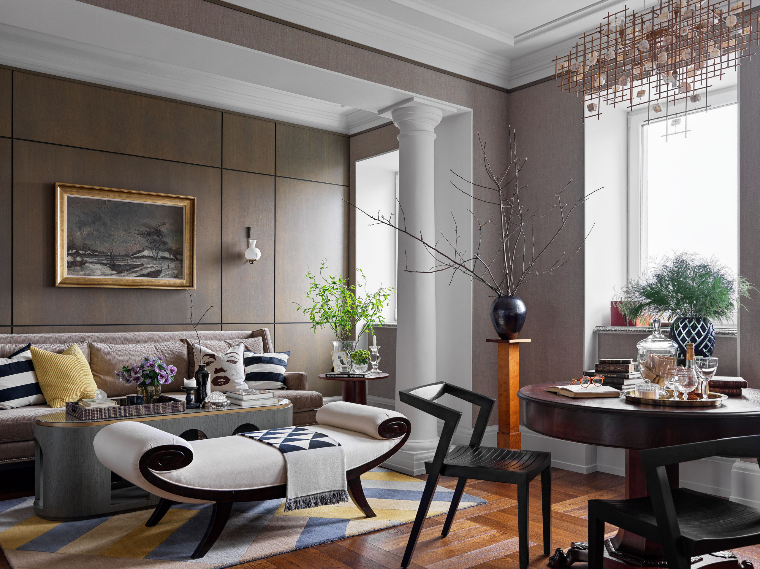 В гостях: Интерьер с колоннами в Соцгороде Казани