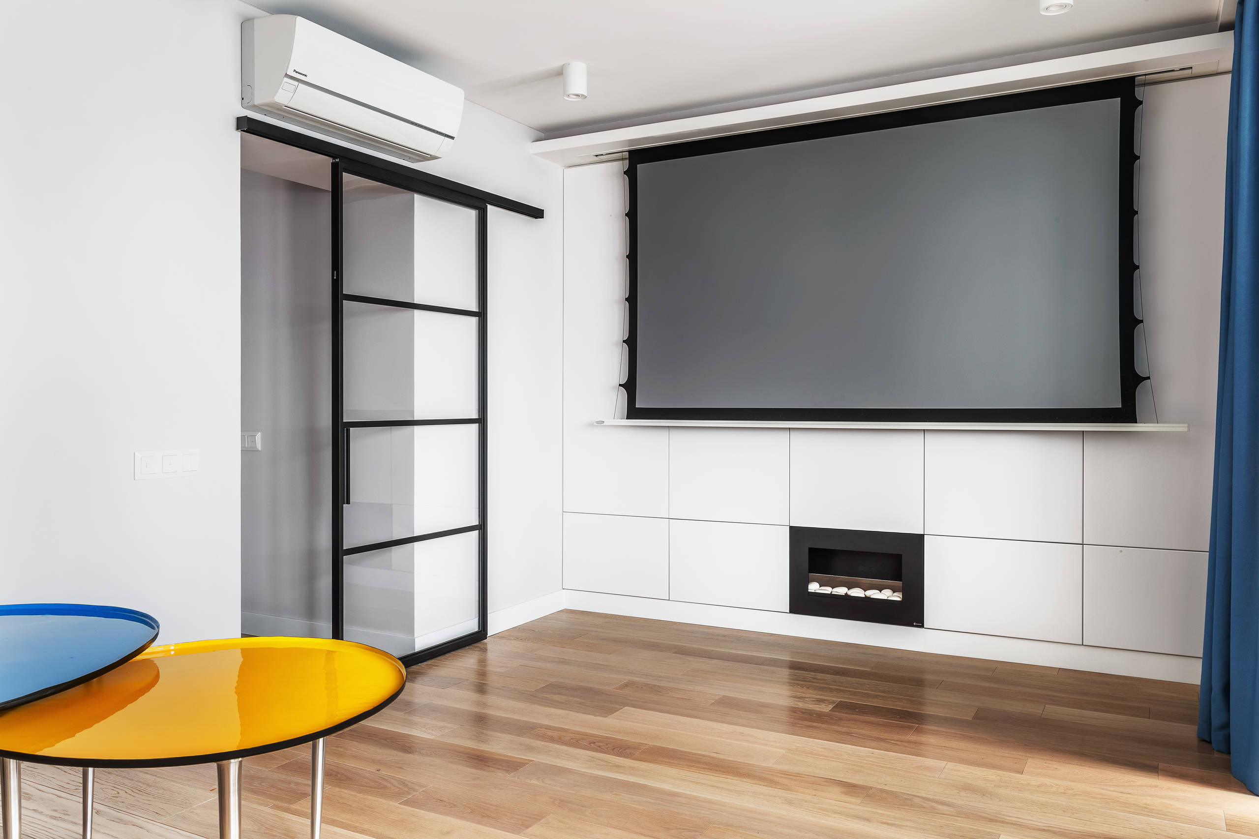 Houzz тур: «Однушка» 43 кв.м — с выдвижной кроватью