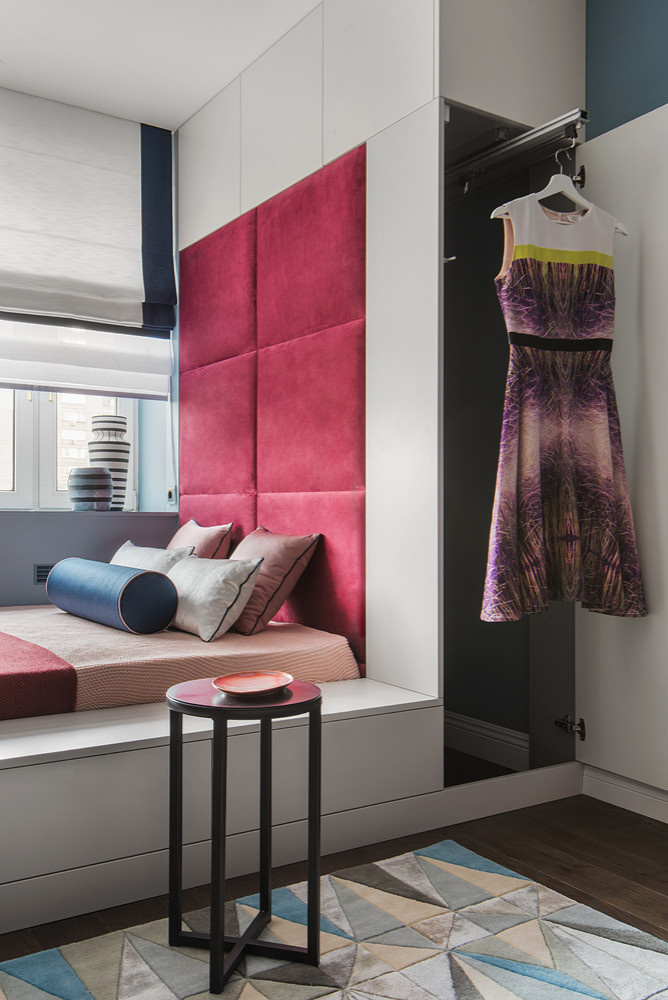 Houzz тур: Квартира с кухней в 6 кв.м и яркими дверными проёмами