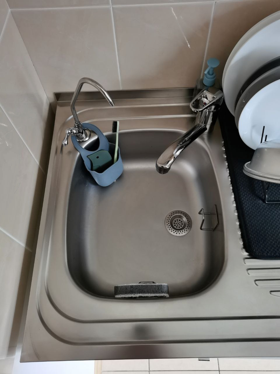 Есть решение: Проблема — тряпки в раковине