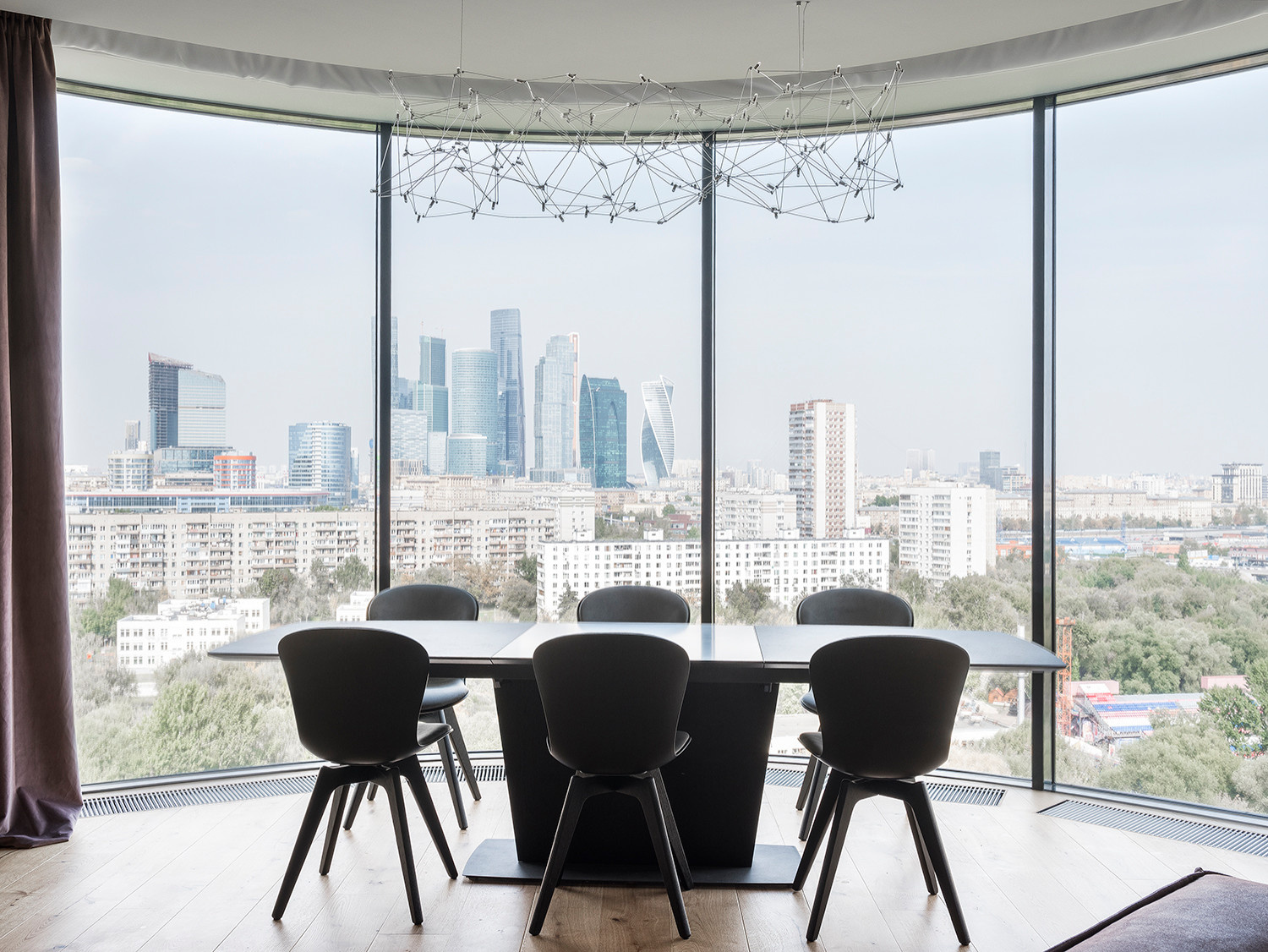 Прогулка на диване: Дома с видом на достопримечательности города