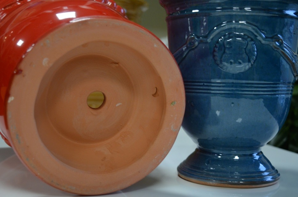 Вопрос: Как выбрать кашпо для больших растений