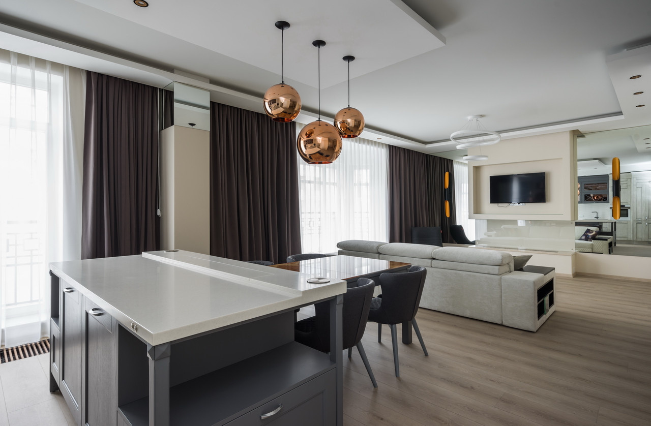 Houzz тур: Оникс, медь и зеркала в центре Петербурга