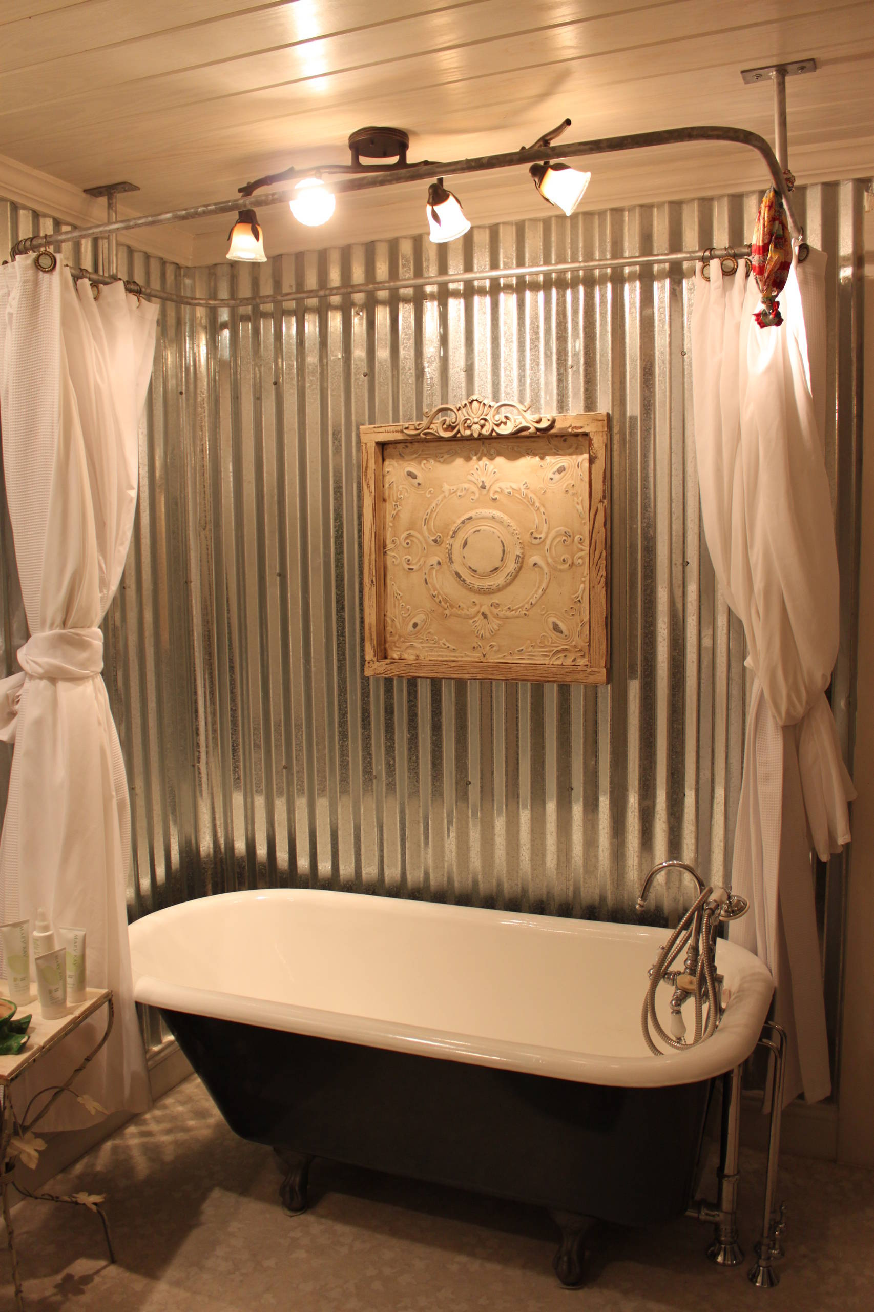 Фотоохоота: 91 идея для стены за душевой шторкой