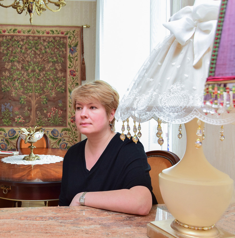 В гостях: Коллекция керамики и винтажная мебель в московской квартире