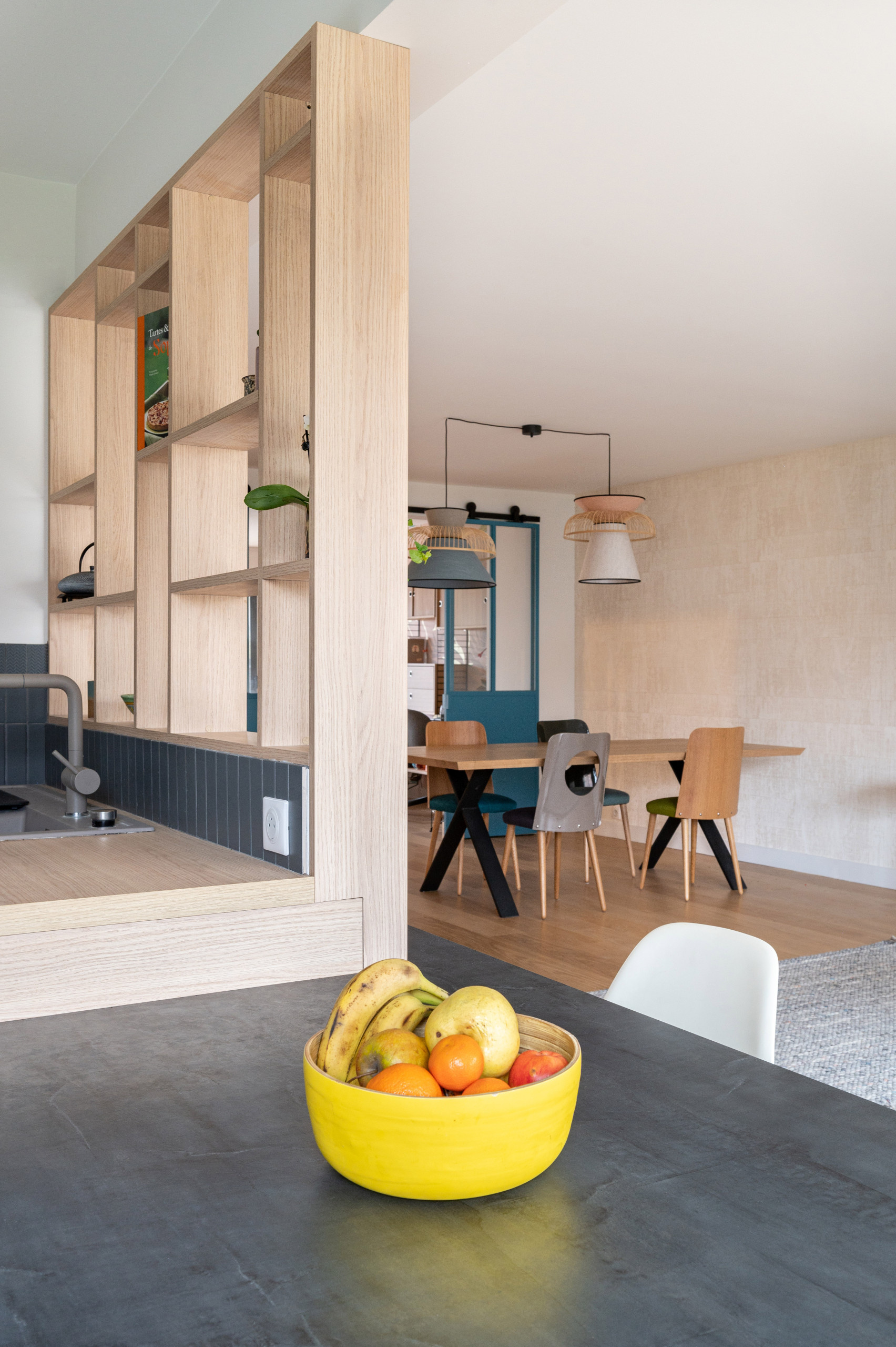 Фотоохота: Cквозные стеллажи — 16 идей