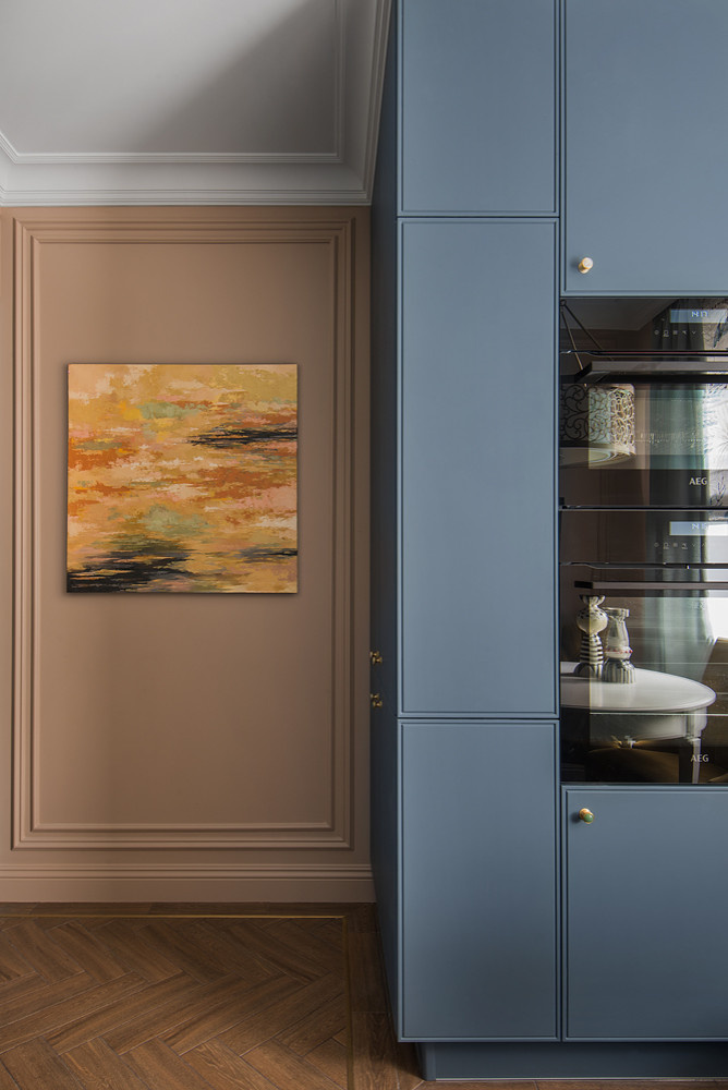 Houzz тур: Квартира с кухней в 6 кв.м и яркими дверными проёмами