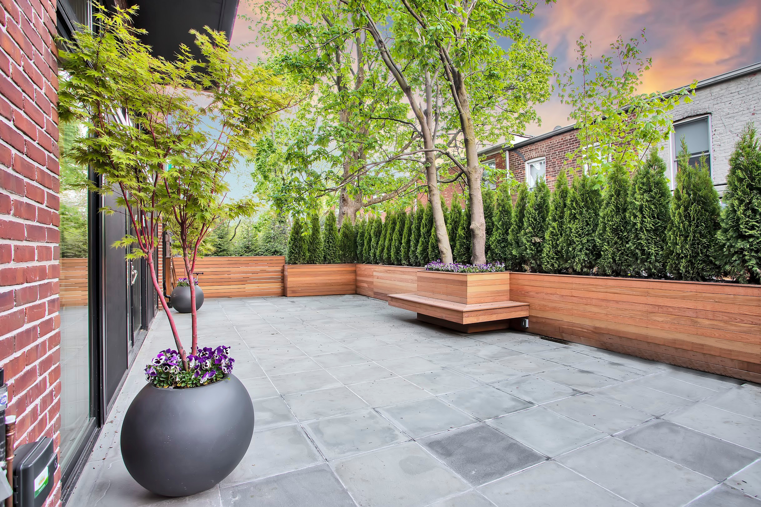 Как правильно: Обустроить узкие места на маленьком участке