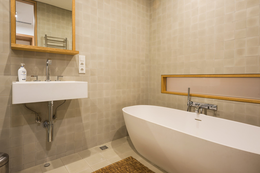 Вопрос: Зачем нужно окно между ванной и кухней