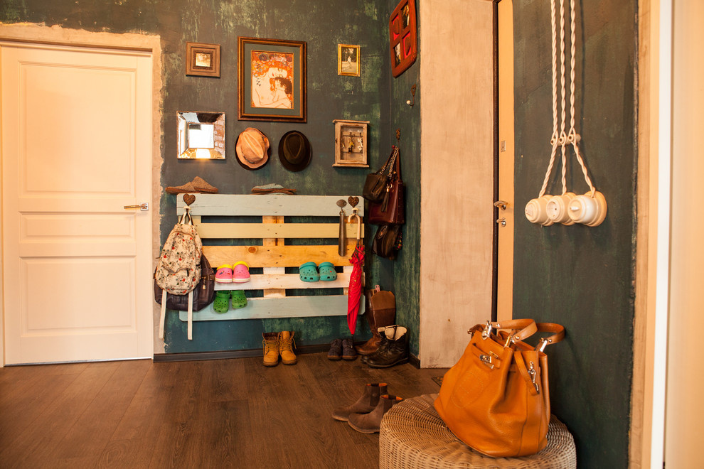 В гостях: Лофт, винтаж и семь окон в квартире в Смоленске