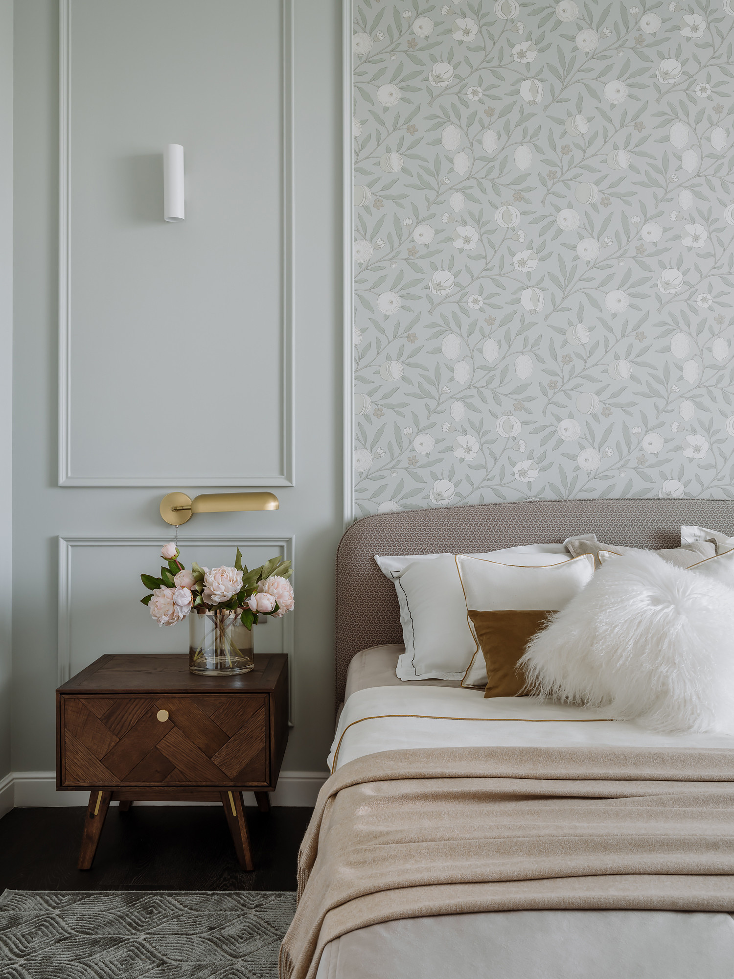 Houzz тур: Квартира с «космической» детской и зеленым диваном