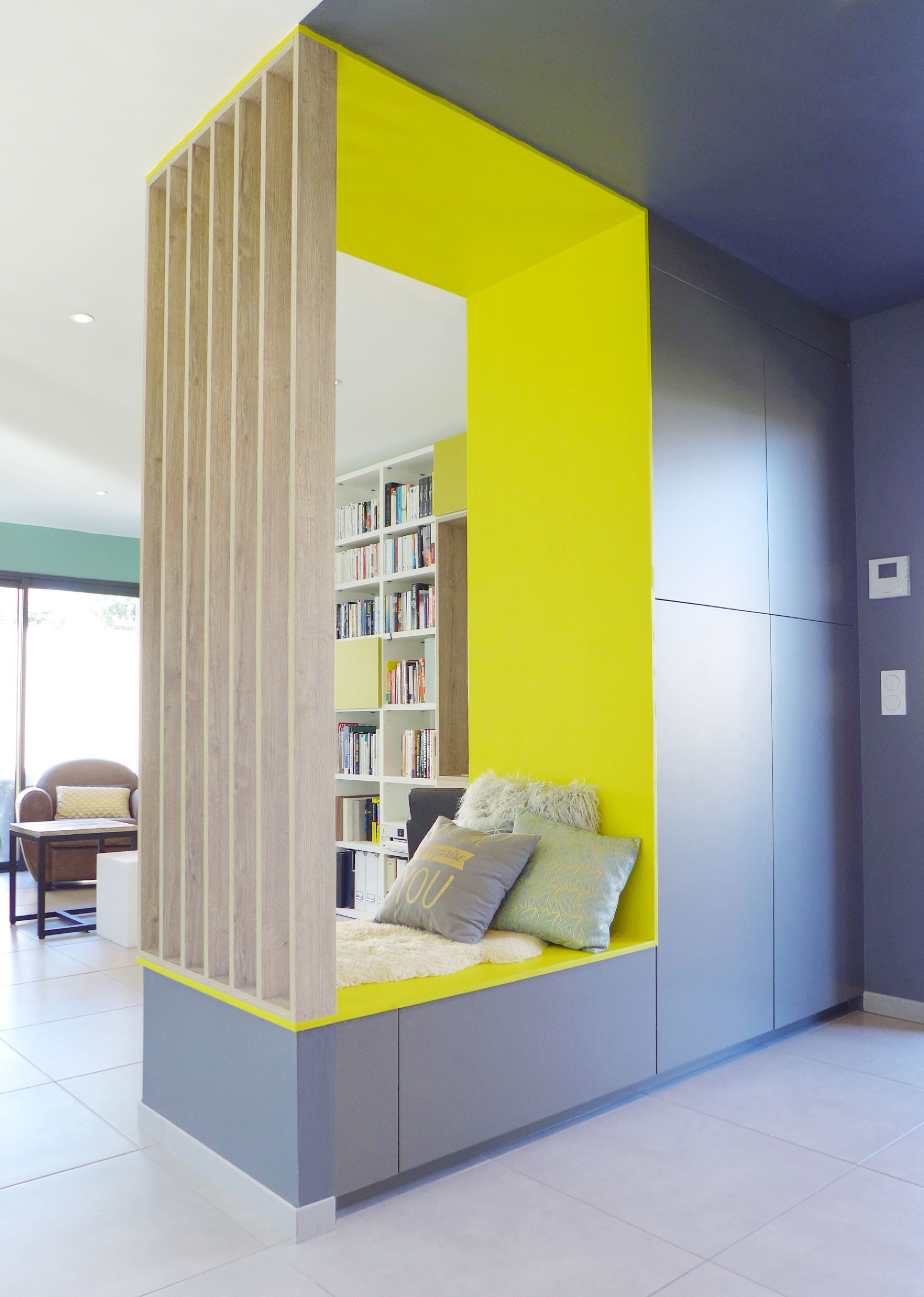 Фотоохота: 17 идей, как растворить стену в прихожей