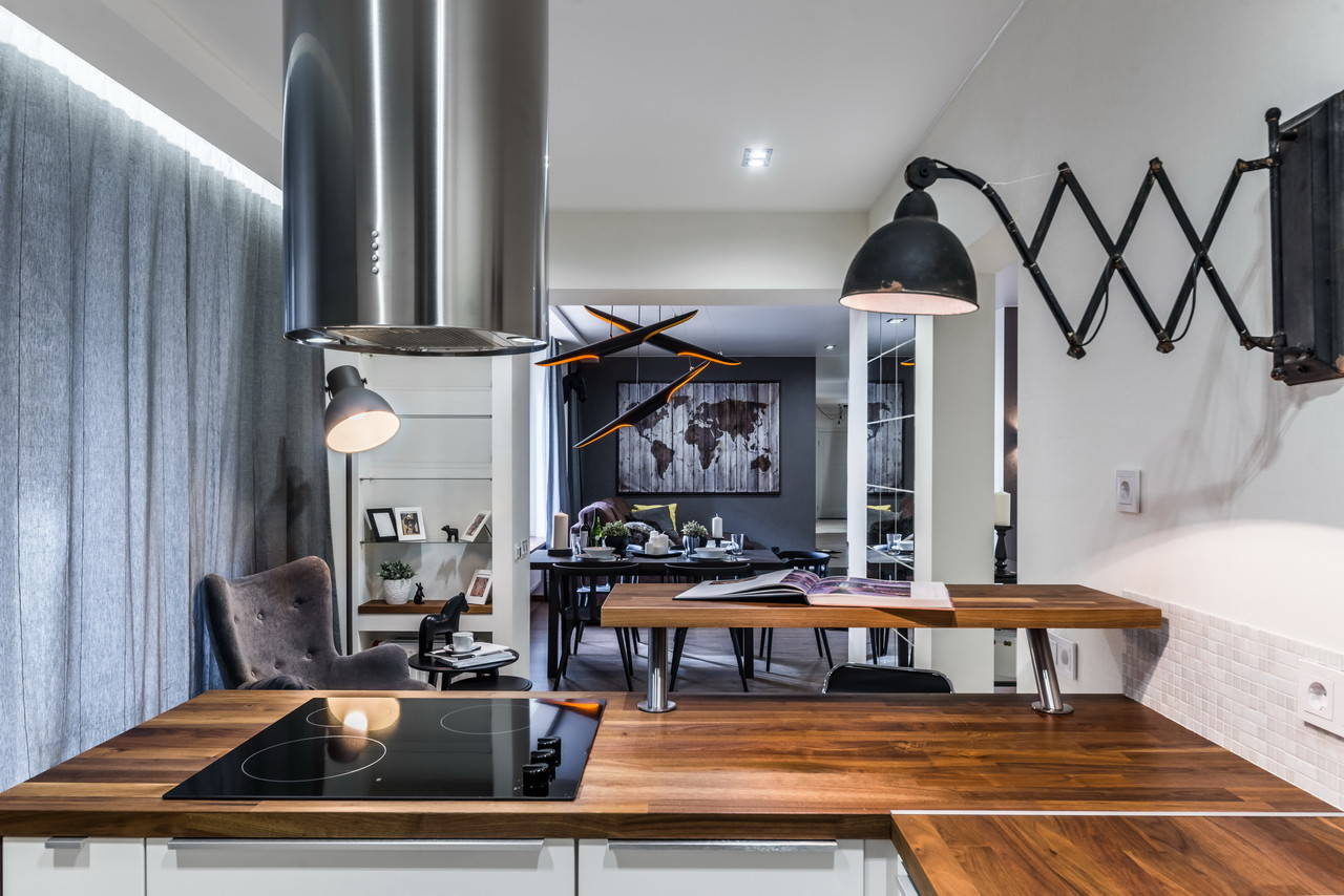 Houzz тур: Квартира с панорамными окнами и прозрачной гардеробной