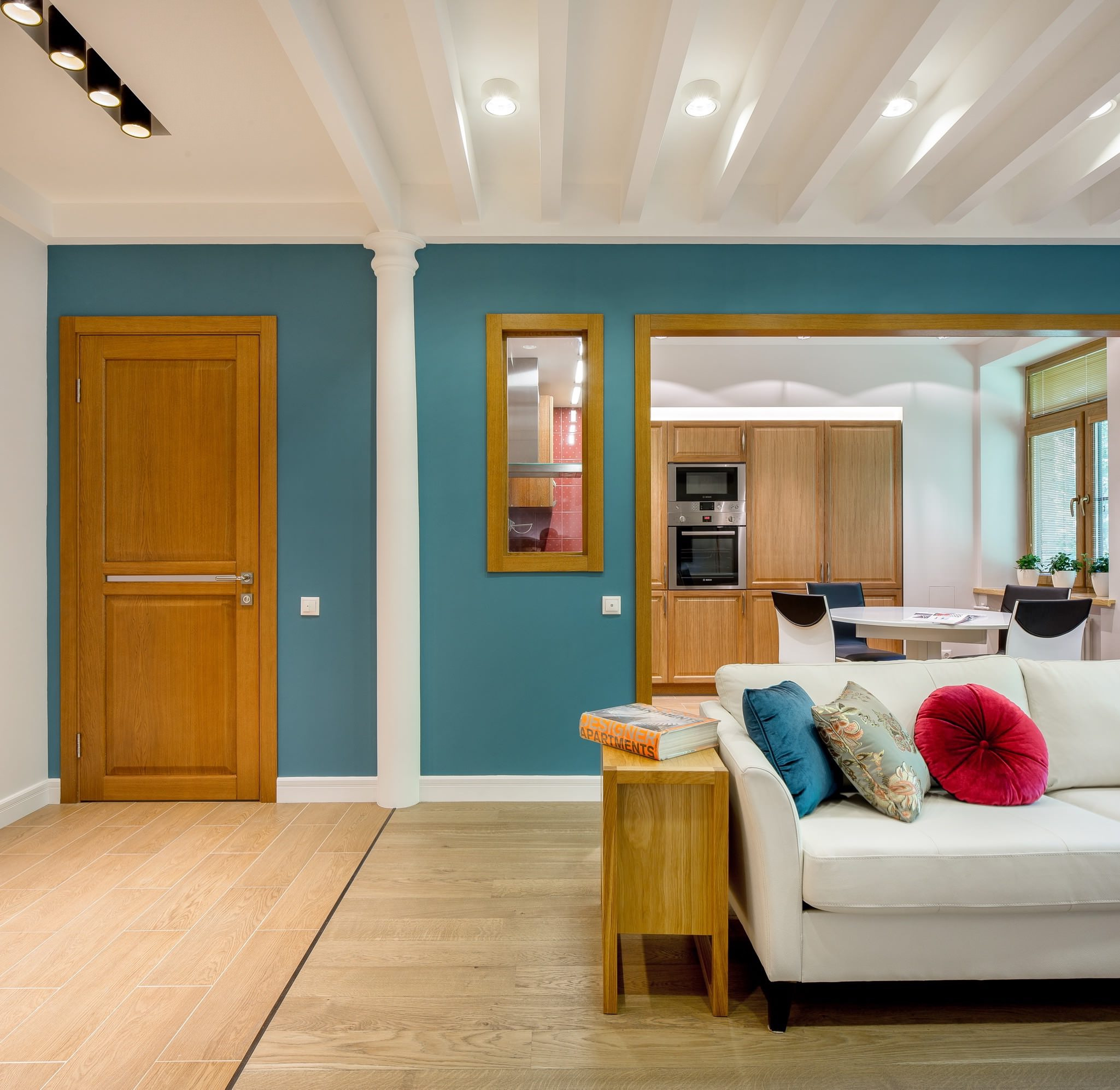 С миру по идее: Как обыграть колонны в интерьере квартиры