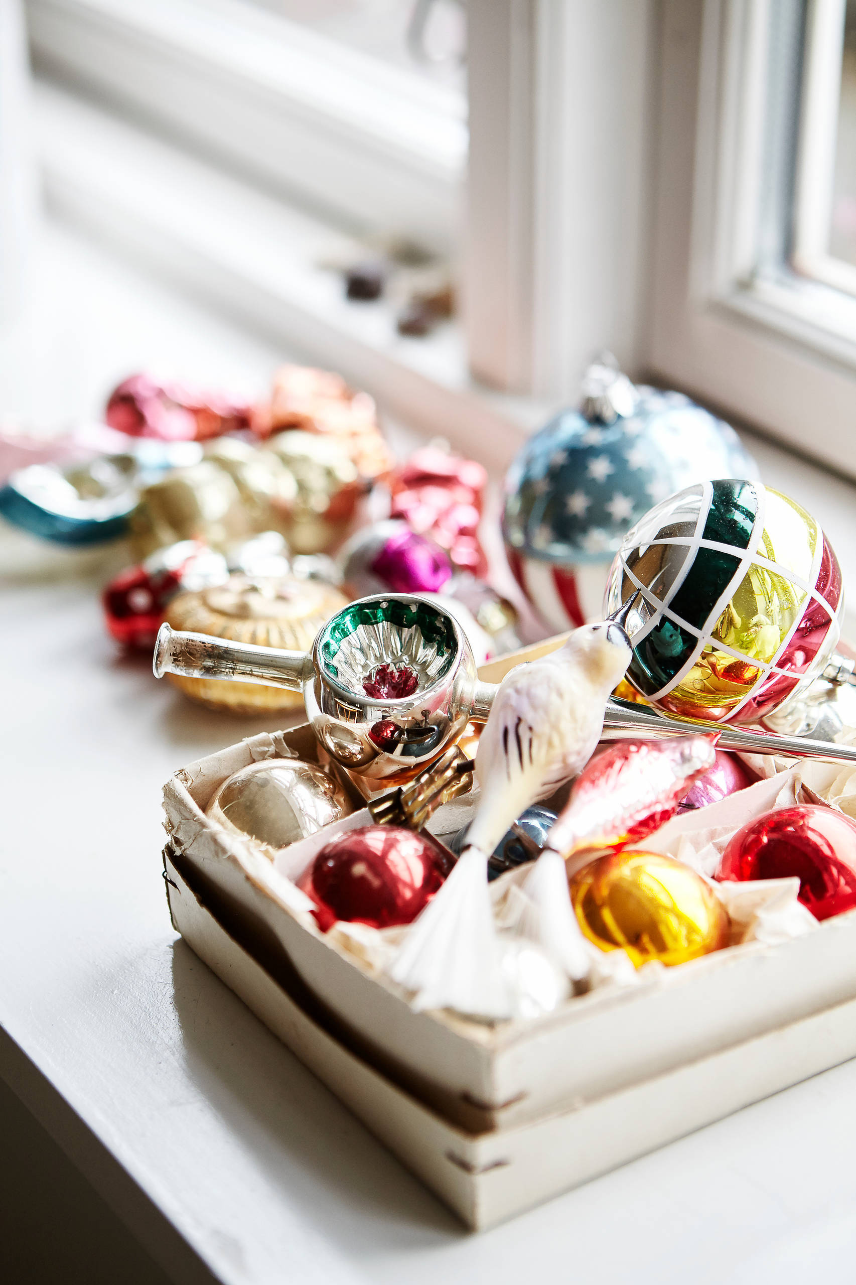 Новогодний декор 2021: Что в моде на игрушки, украшения и елки