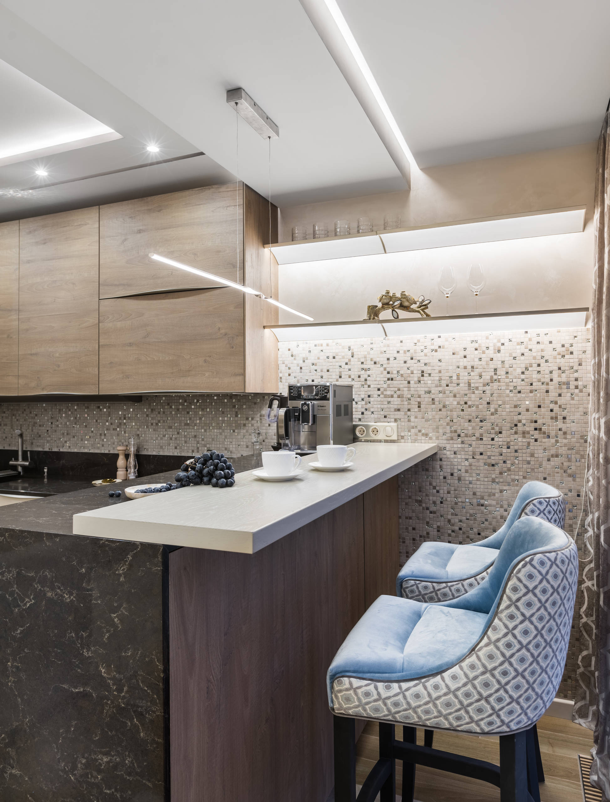 Есть проблема: Проходная кухня и гостиная в смежных комнатах