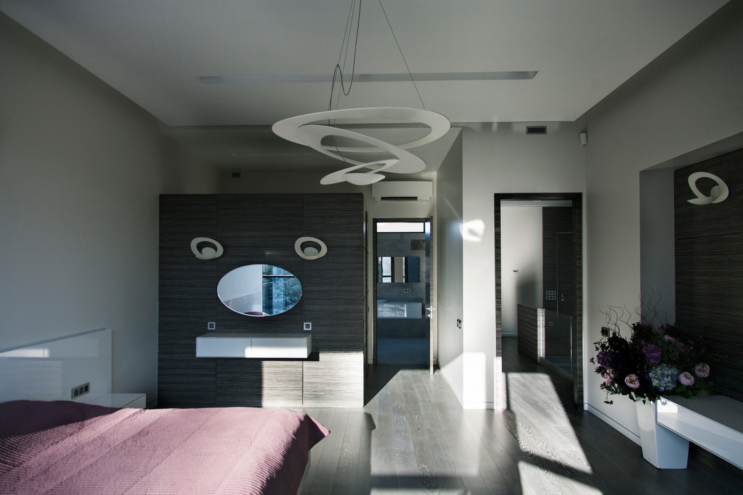 В гостях: Минимализм в Подмосковье, где сад интегрирован в дом