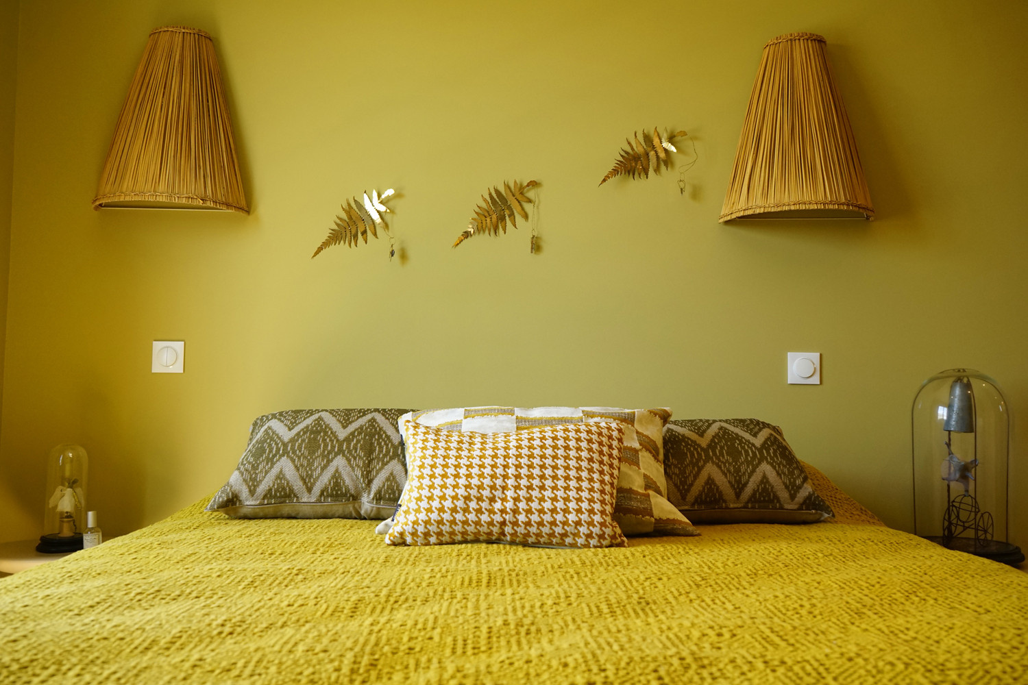 Фотоохота: 31 вариант цветных стен в спальне