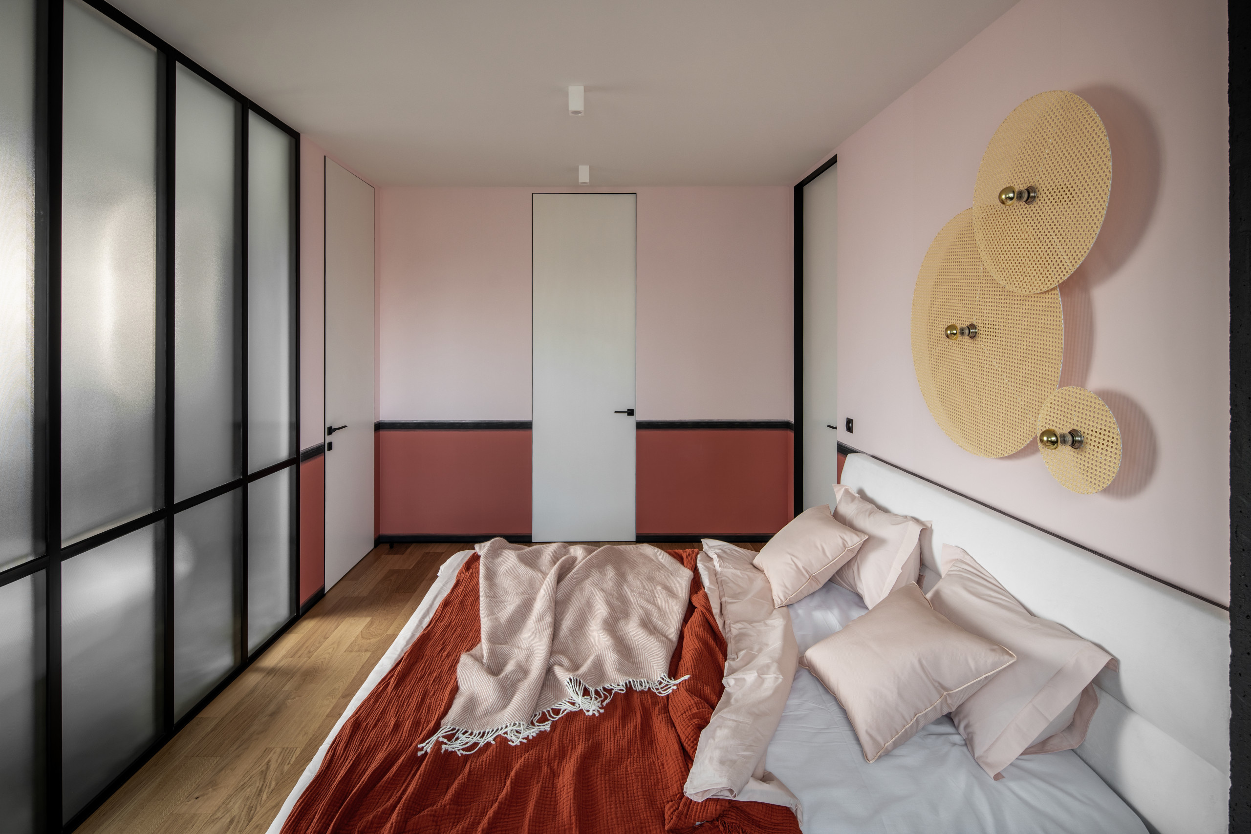 Houzz Украина: Квартира с миланским порталом и крашеным бетоном