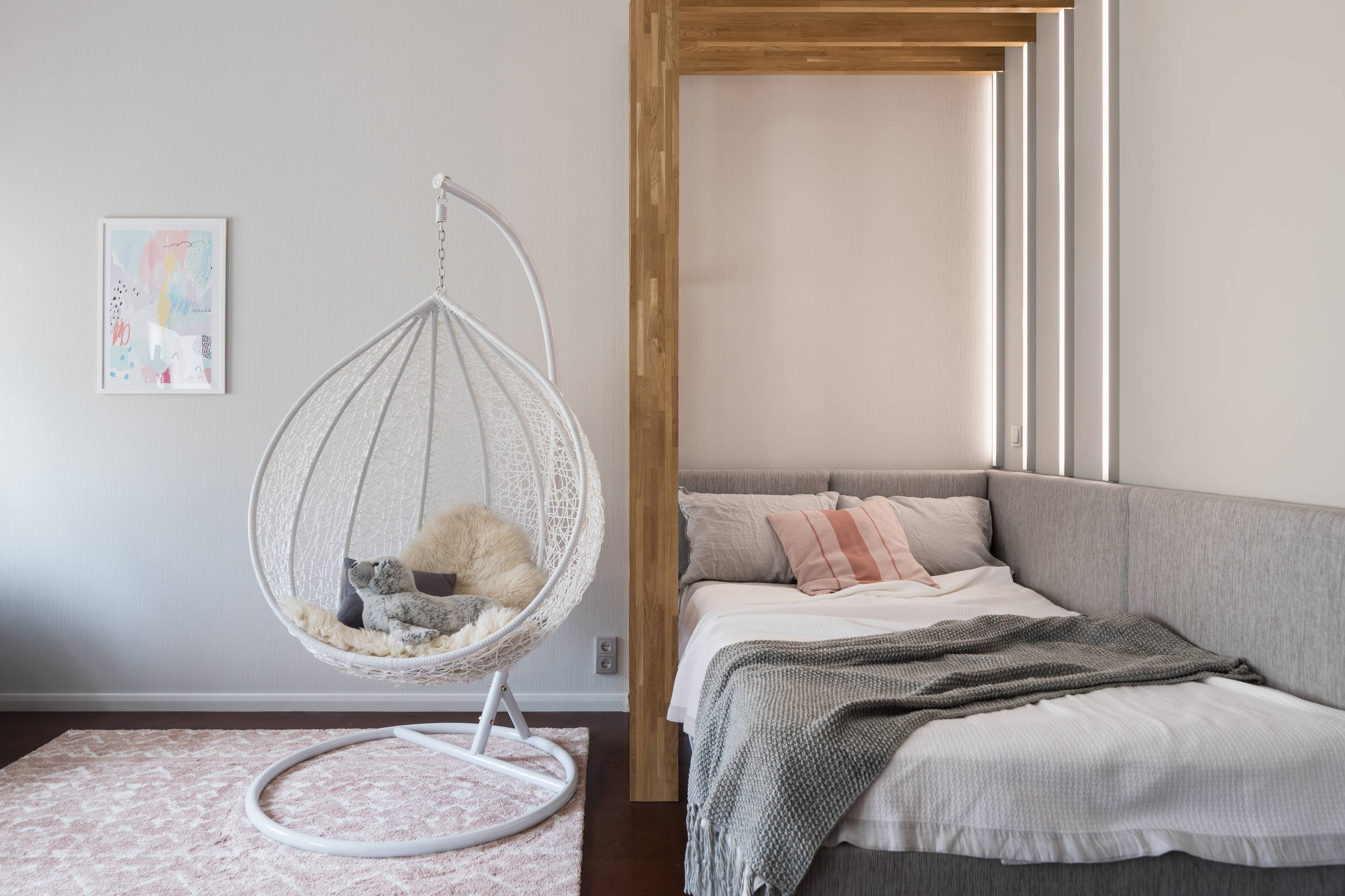 Есть решение: Куда поставить кровать в детской