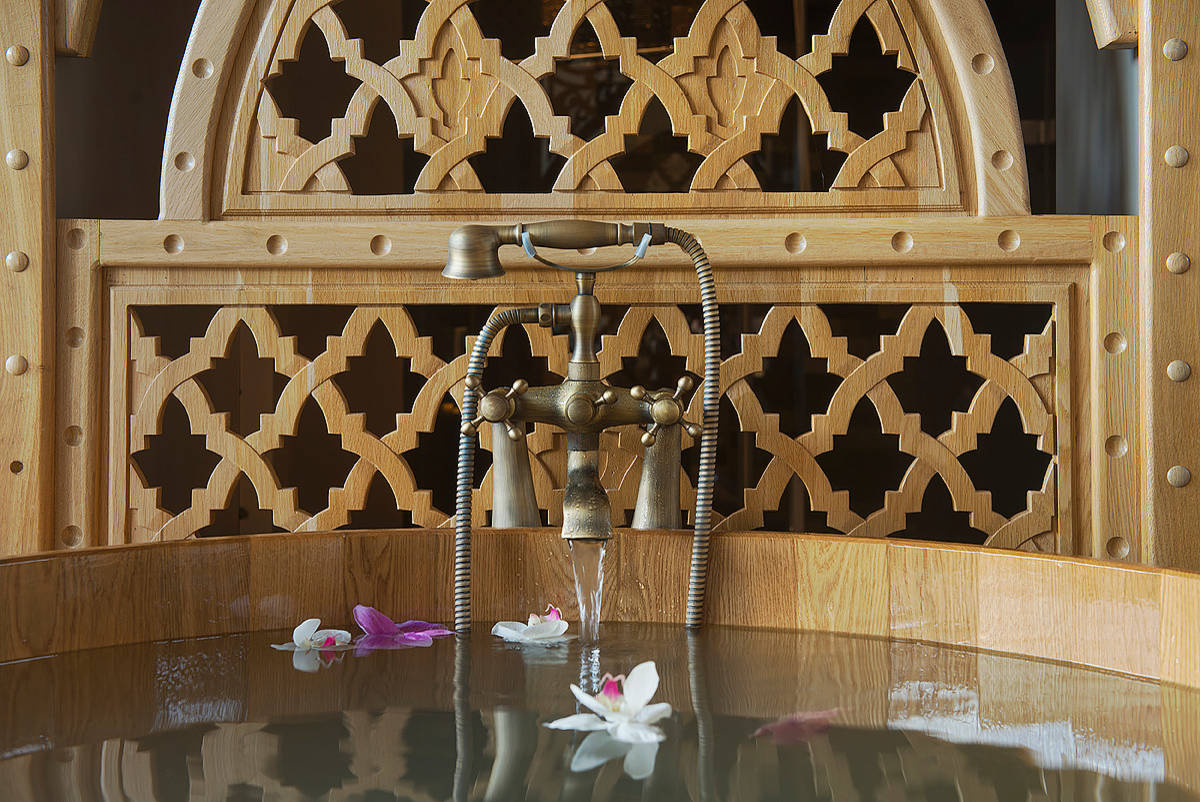 Лучшее за неделю: Дерево в интерьере ванной