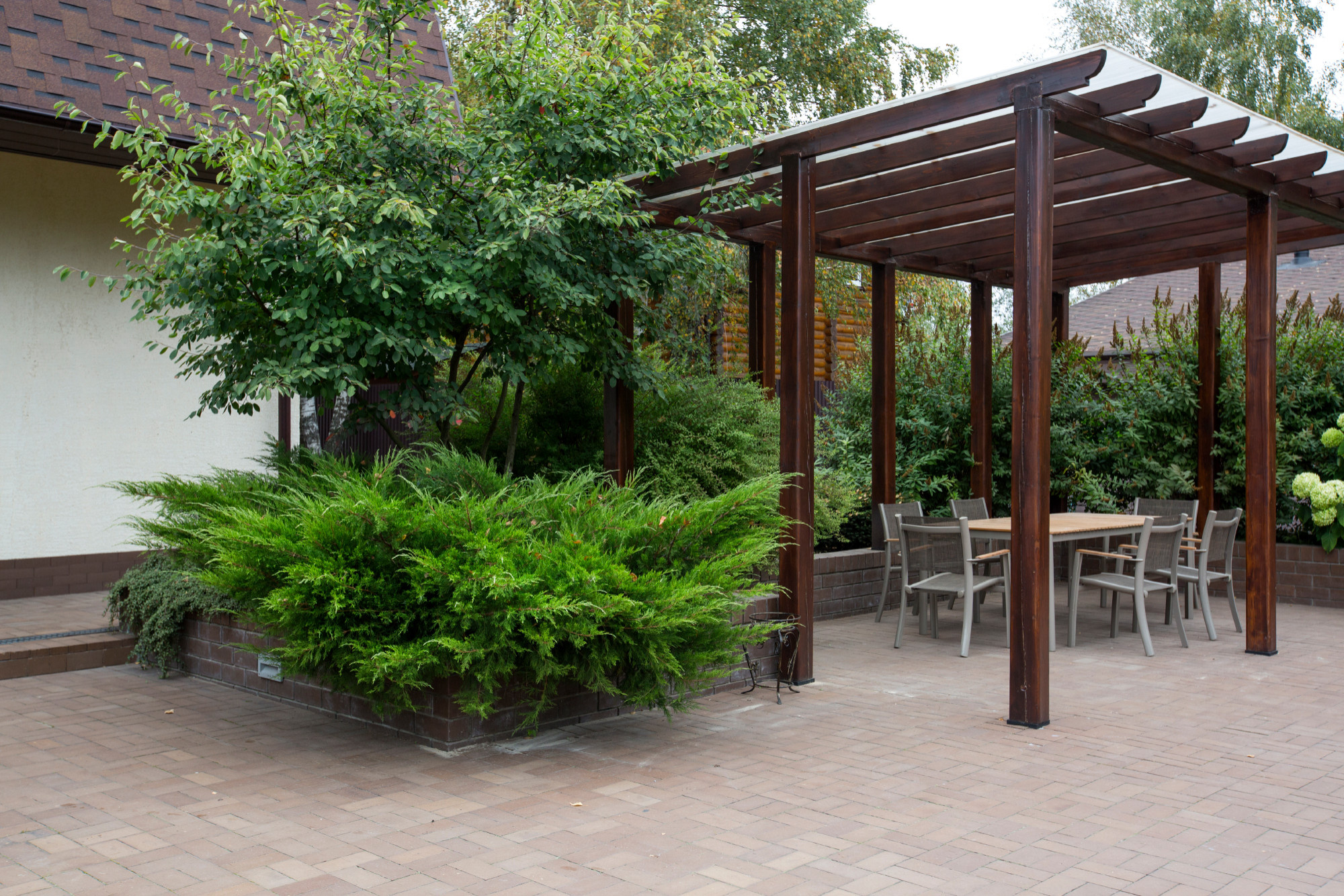 Проект недели: Сад для жизни с растениями на подпорных стенах