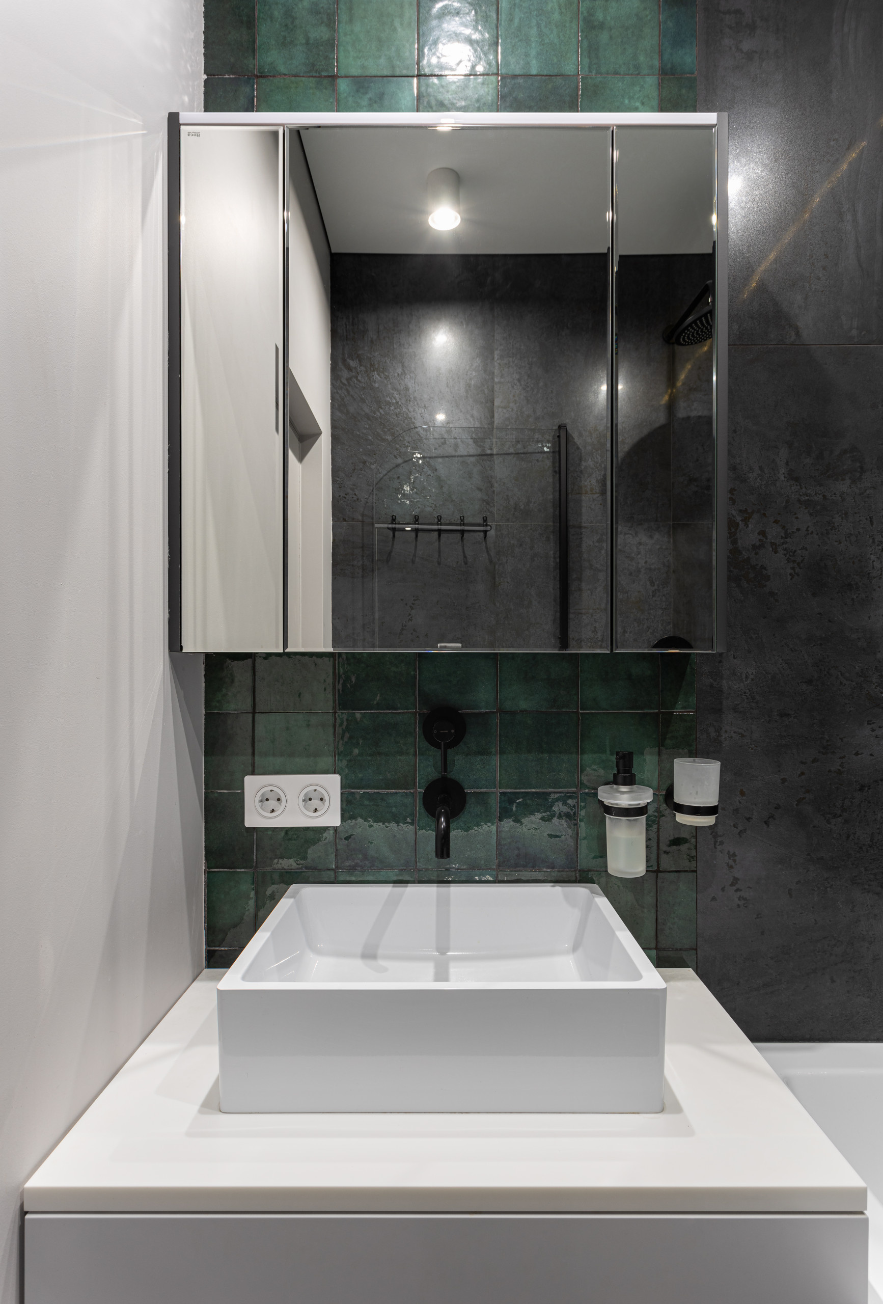 Houzz тур: Апартаменты с солнечной детской и изумрудной ванной