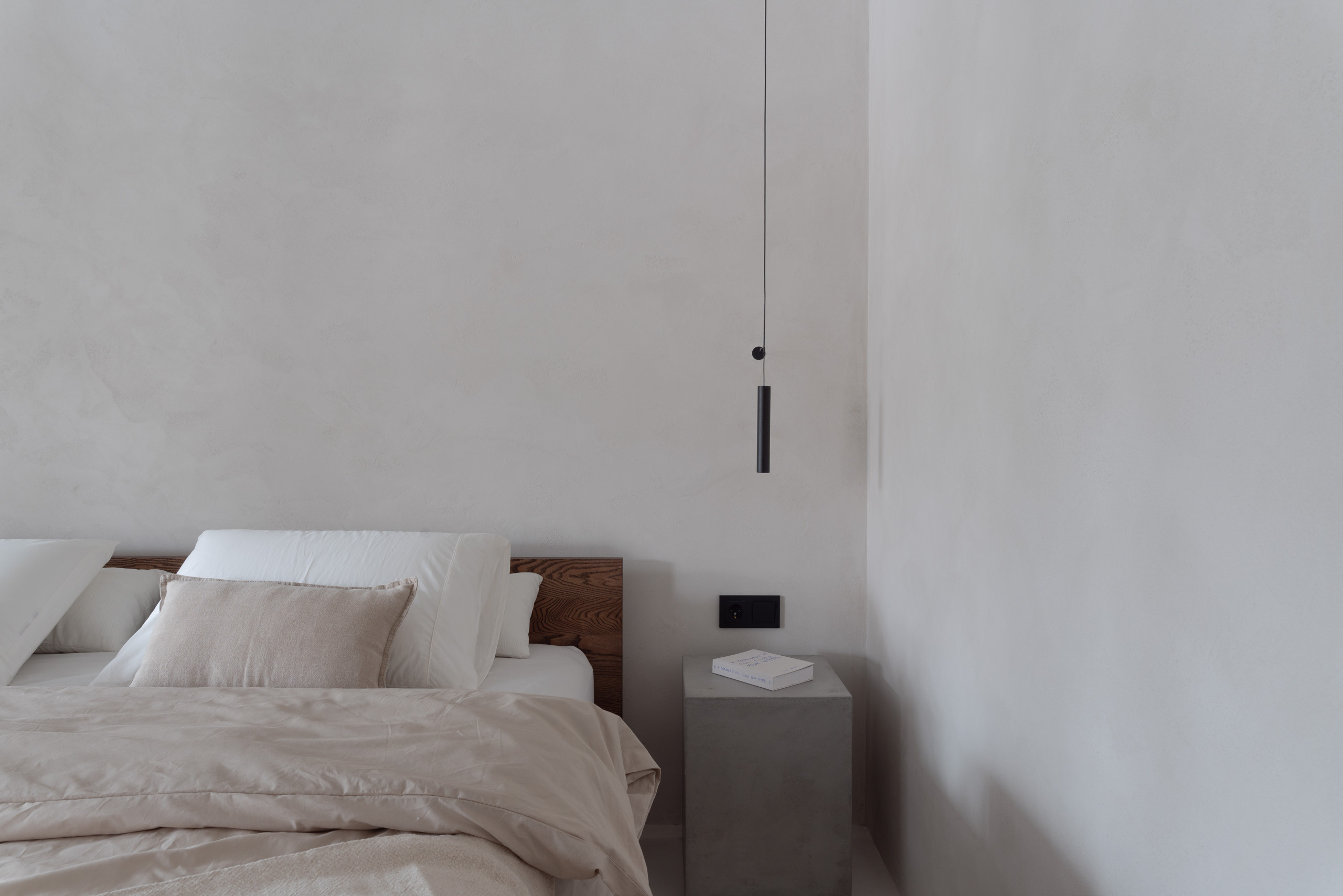 Houzz тур: Квартира для пары — с бетоном и остеклённой ванной