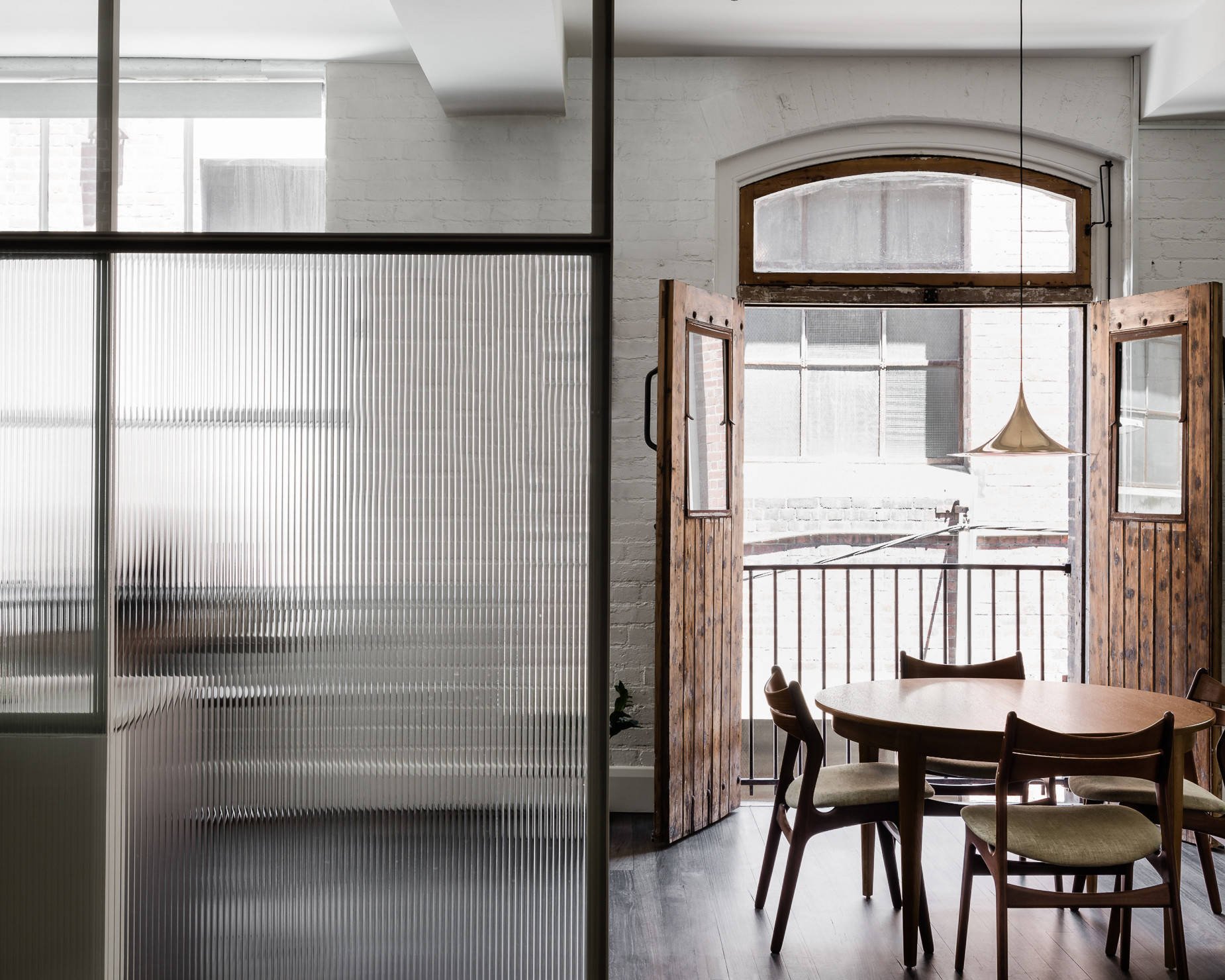 Эволюция: Как поменялась мода на стеклянные перегородки