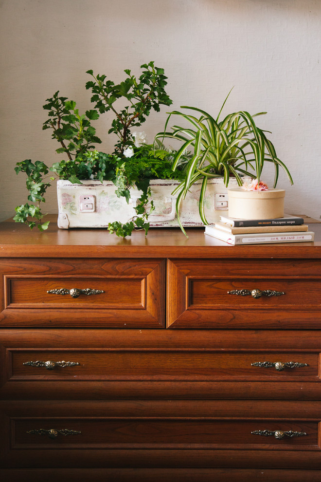 DIY: Кашпо для цветов из чемодана