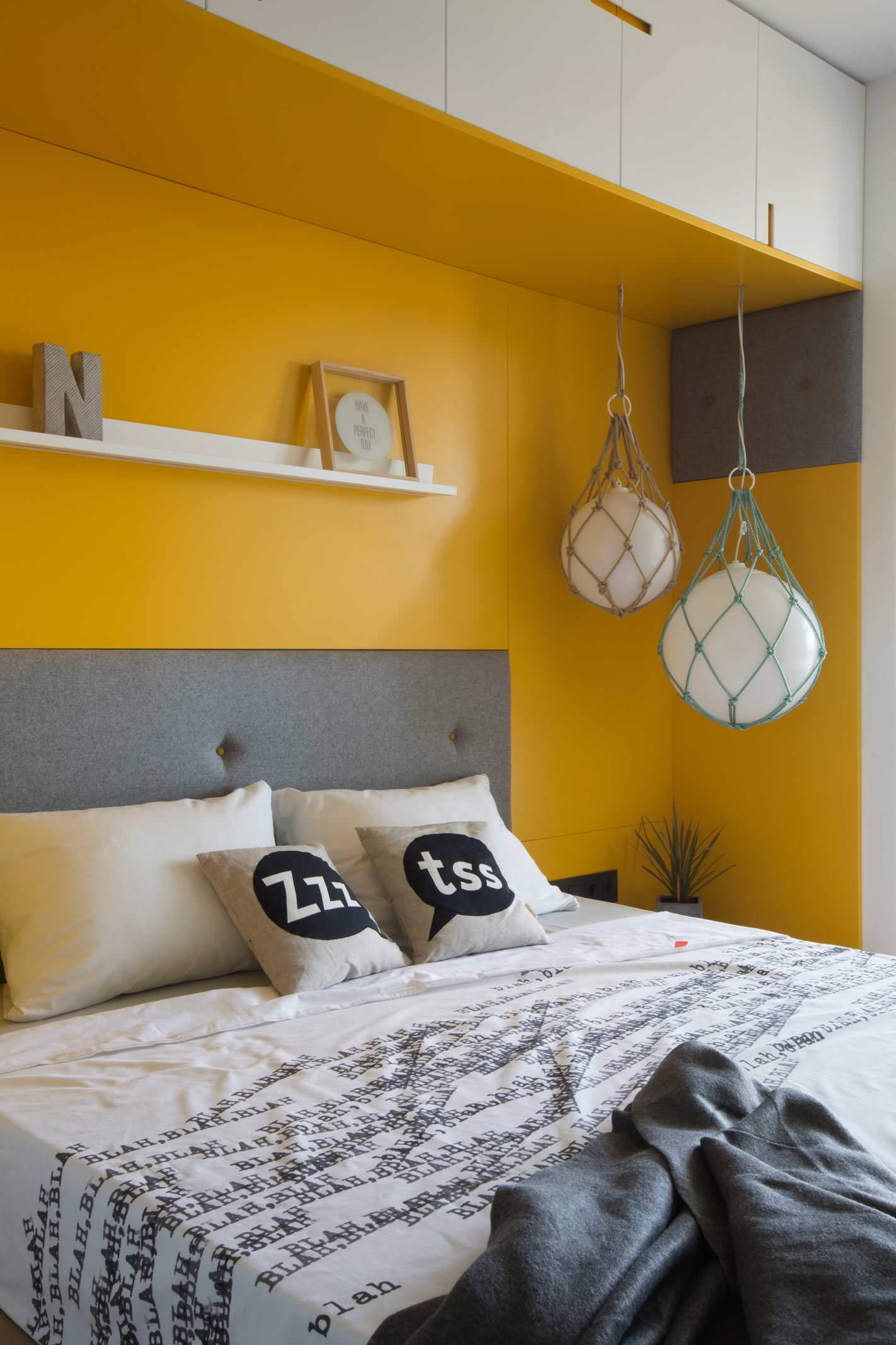 Houzz тур: Подиум в спальне, куб в гостиной