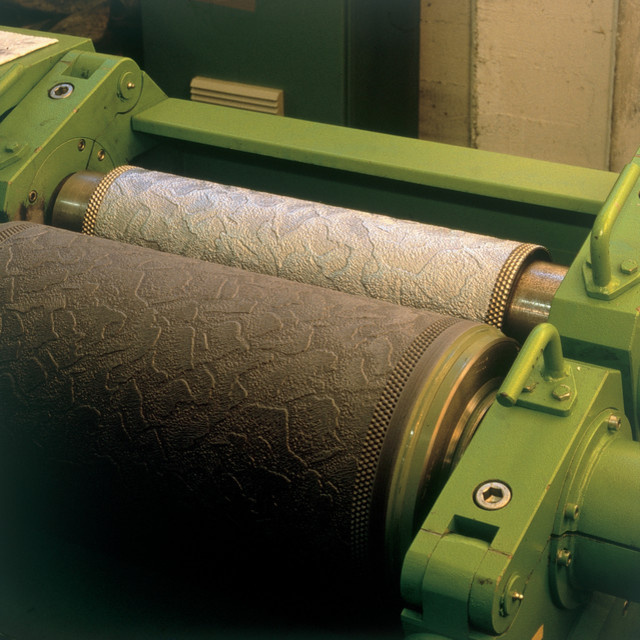 Как правильно: Выбрать обои под покраску