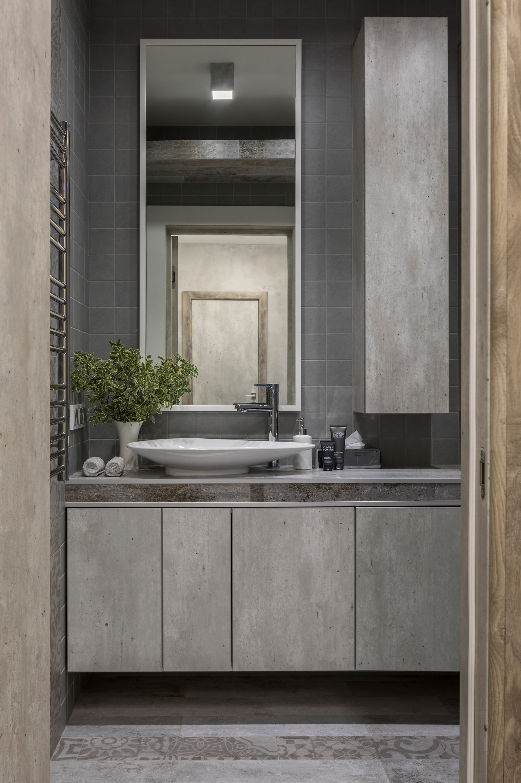 Houzz тур: Квартира холостяка в оттенках серого