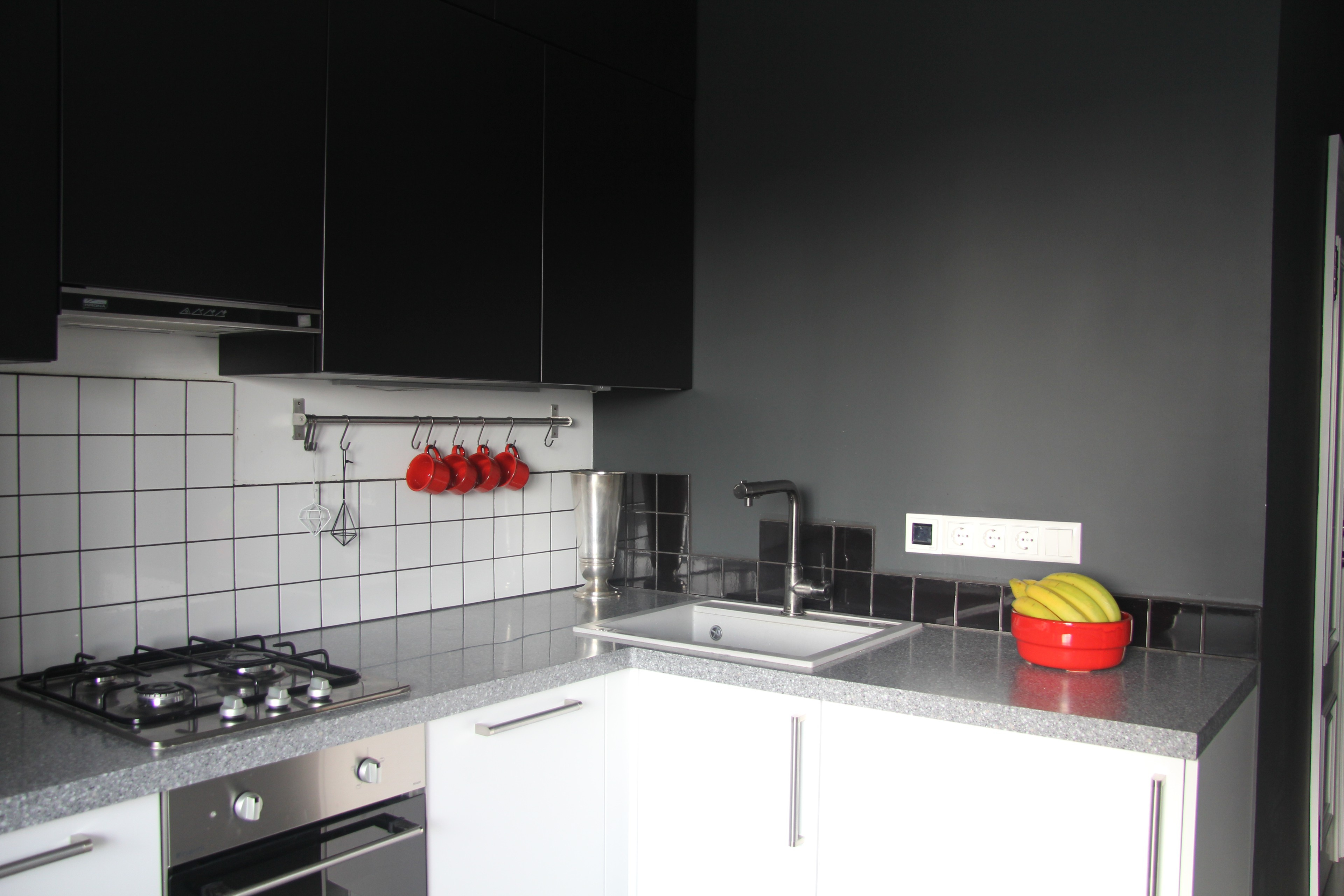 Просто фото: Необычные фартуки на кухне — 24 варианта