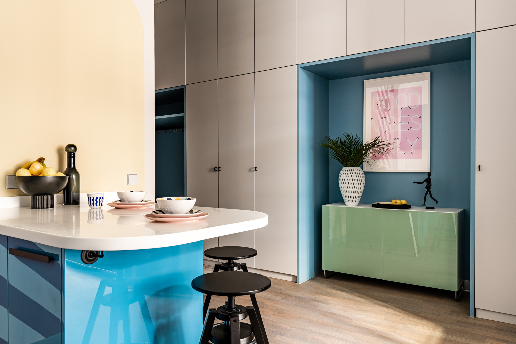 Houzz тур: Яркая студия как альтернатива лофт-пространства