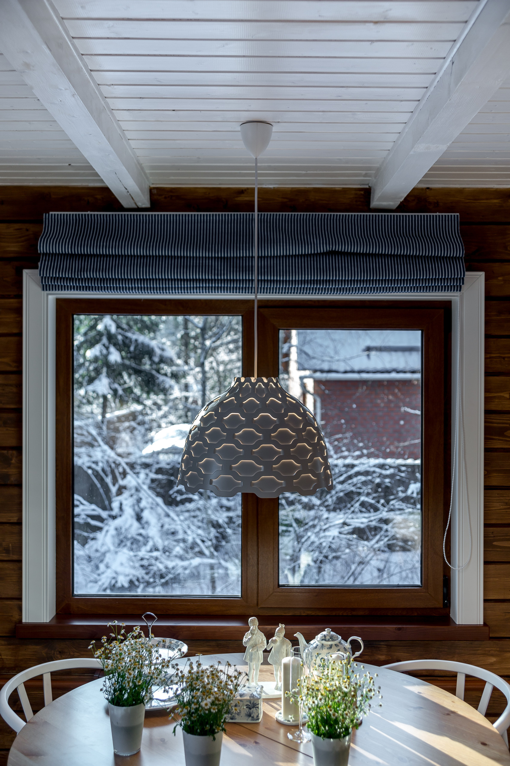 Кухня недели: Бело-синяя кухня в скандинавском стиле на старой даче