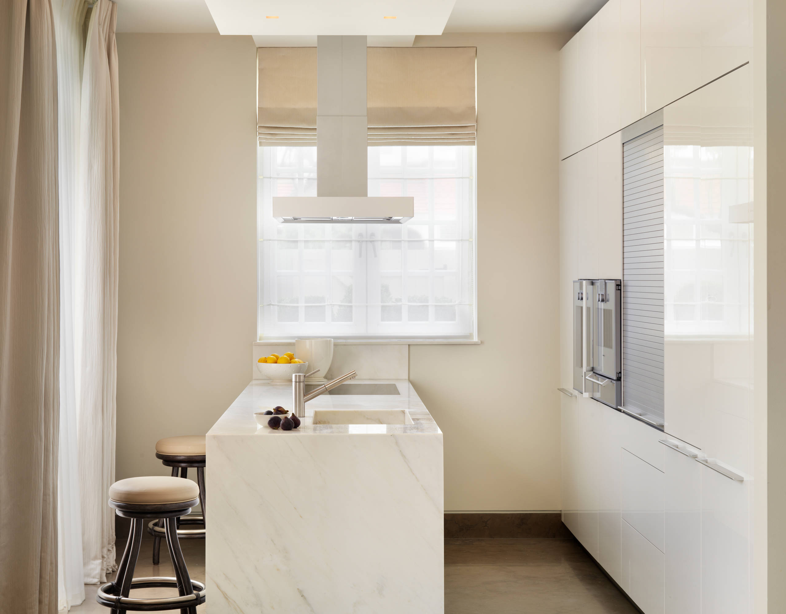 Хороший вопрос: Как выбрать подходящие шторы на кухню