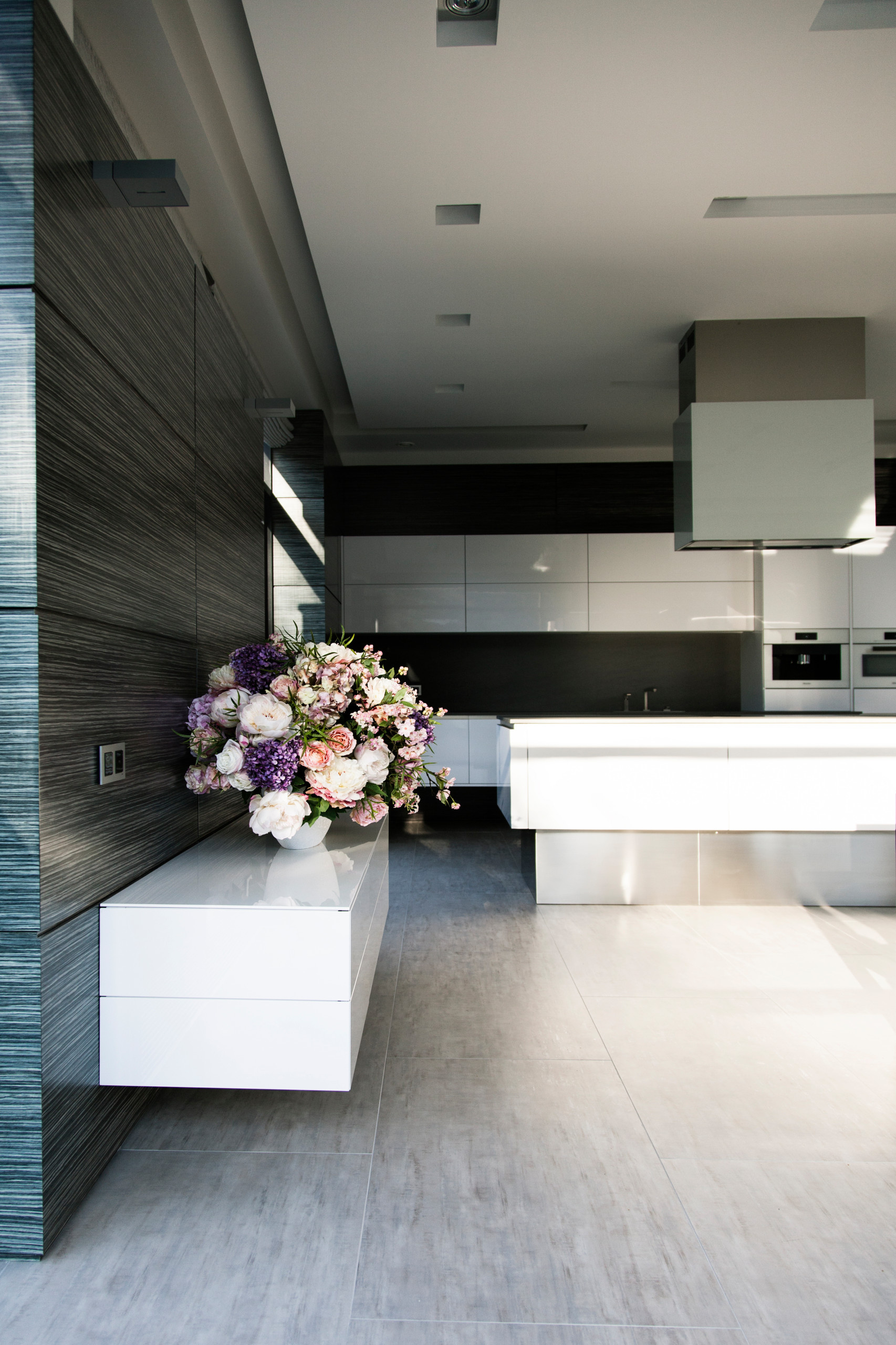 В гостях: Минимализм в Подмосковье, где сад интегрирован в дом