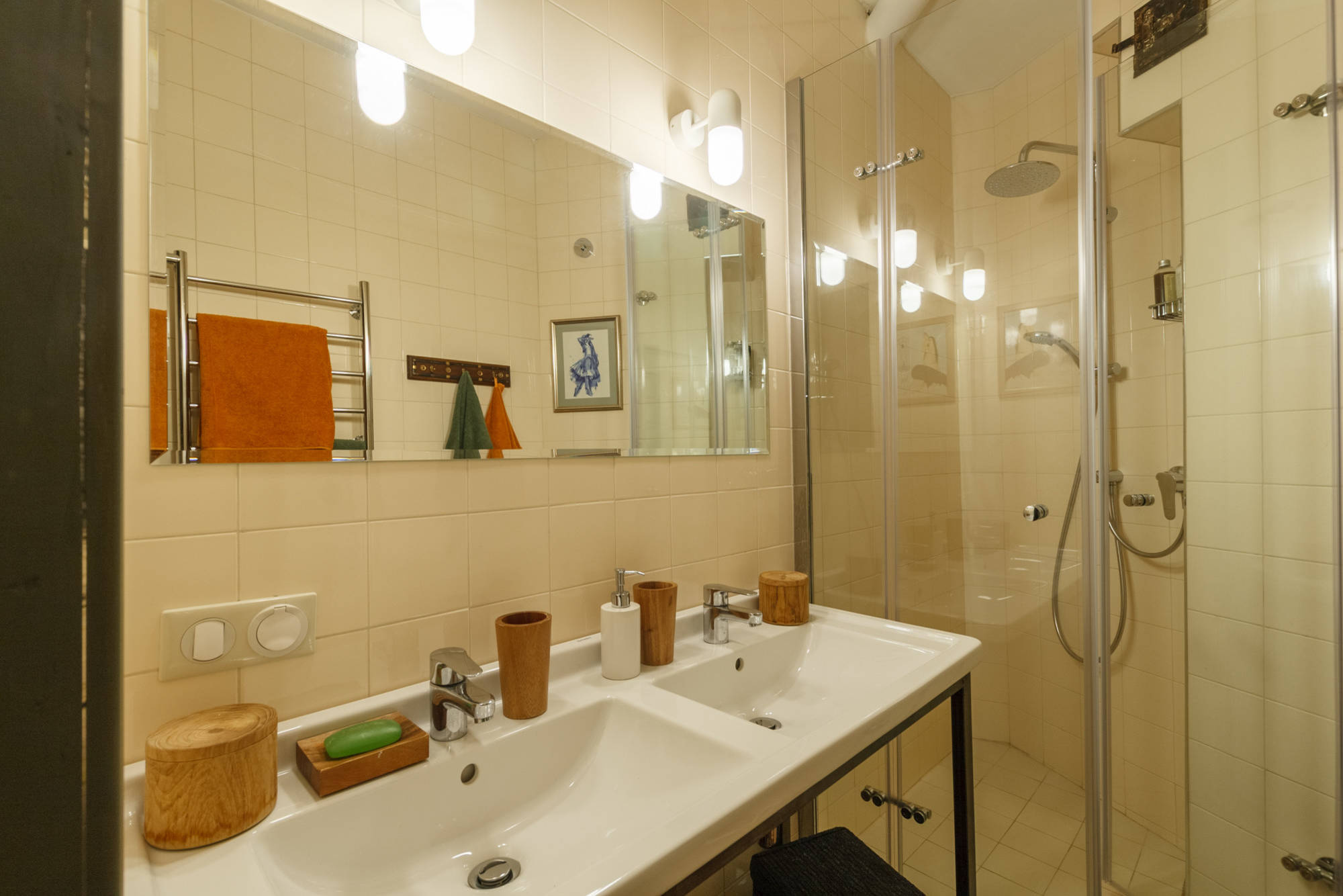 В гостях: Квартира с видом на канал и артистическим характером