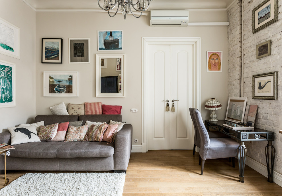 В гостях: Квартира на Патриарших в стиле «обшарпэ»