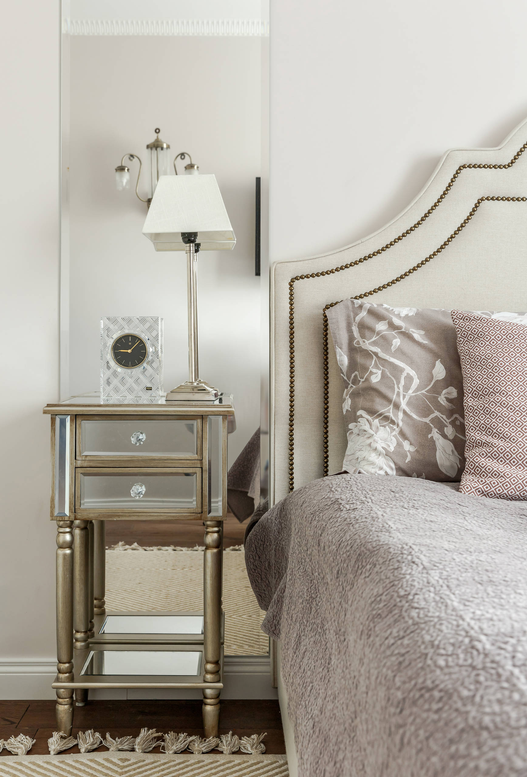 В гостях: Квартира для серьезного молодого человека восьми лет