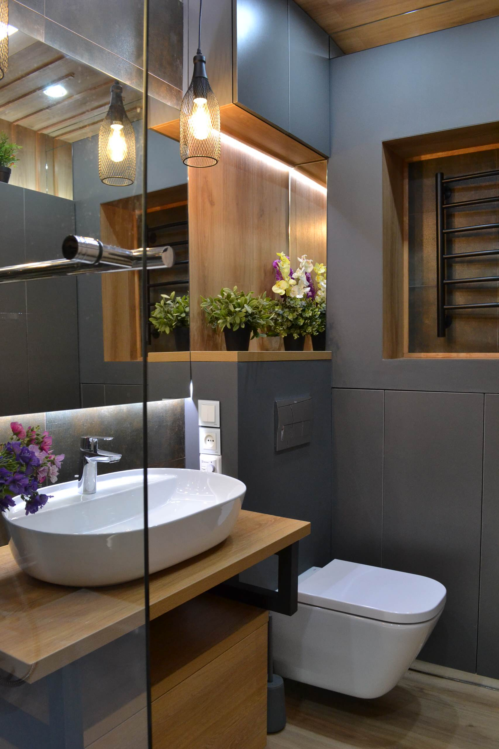 До и после: 5 санузлов в темных тонах