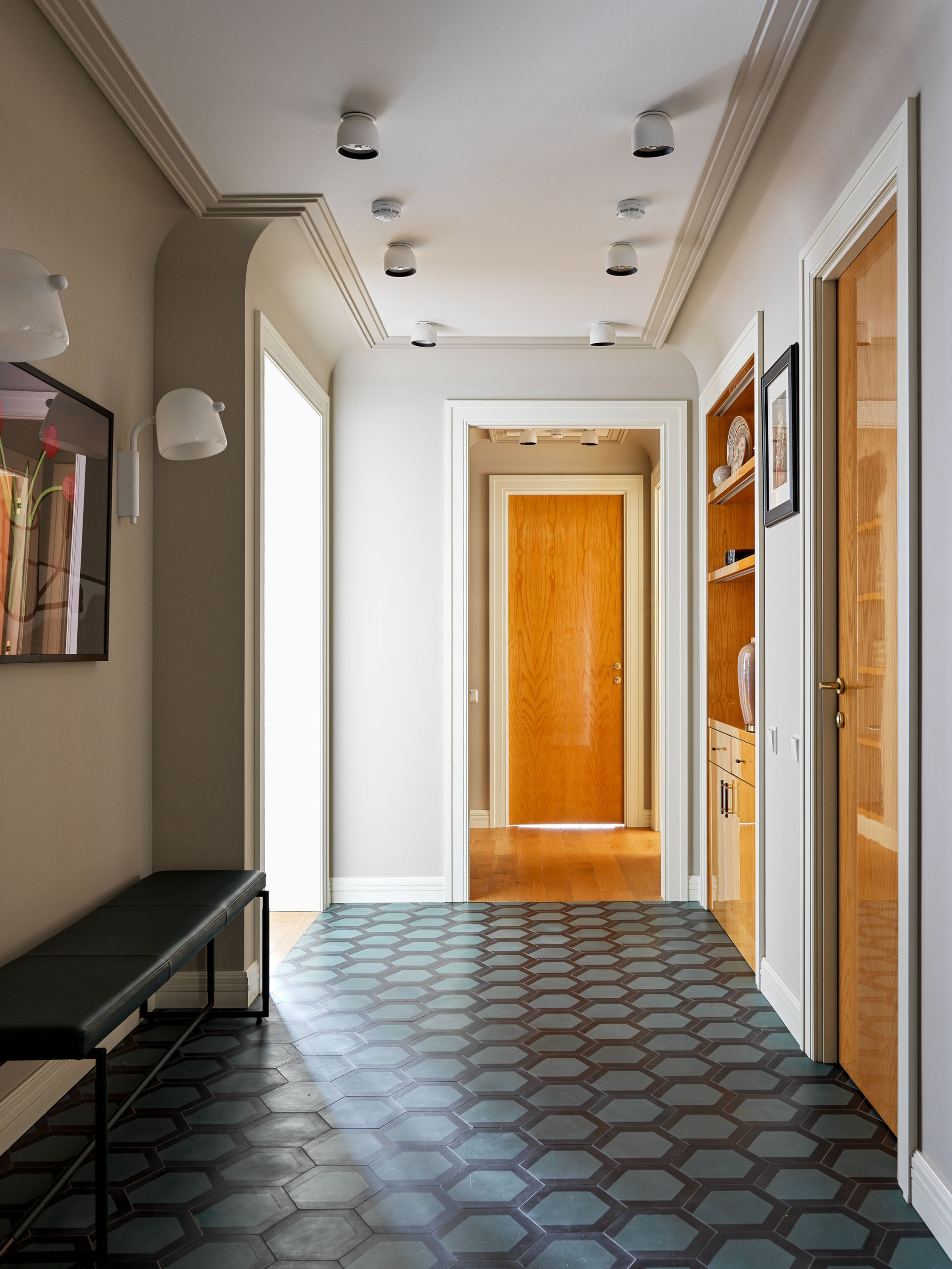 Houzz тур: Уютная квартира для поклонницы керамики и живописи