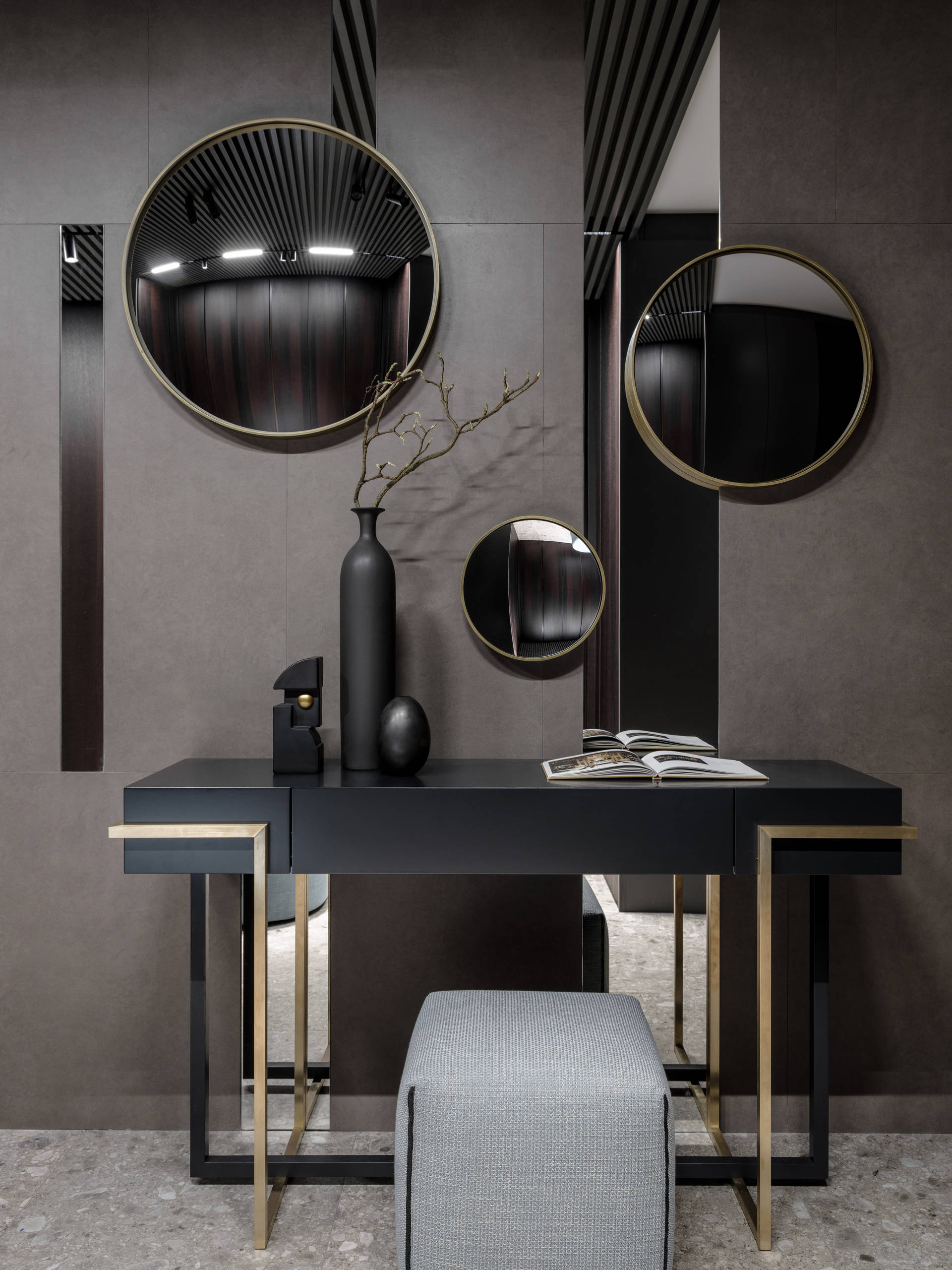 Houzz тур: Серый интерьер с лощёным мрамором и рейками