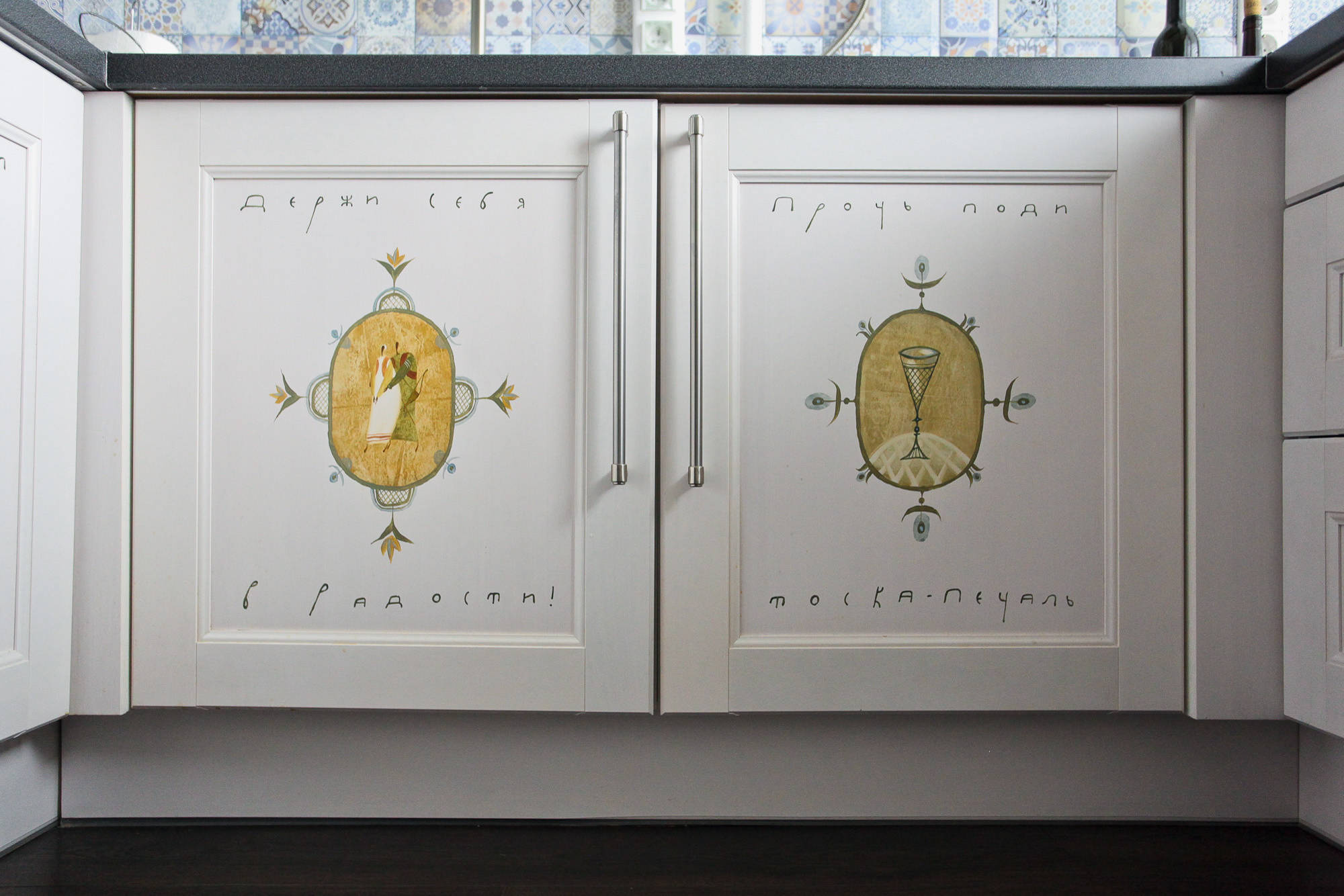 Фотоохота: Непошлые кухни с рисунком на фасаде