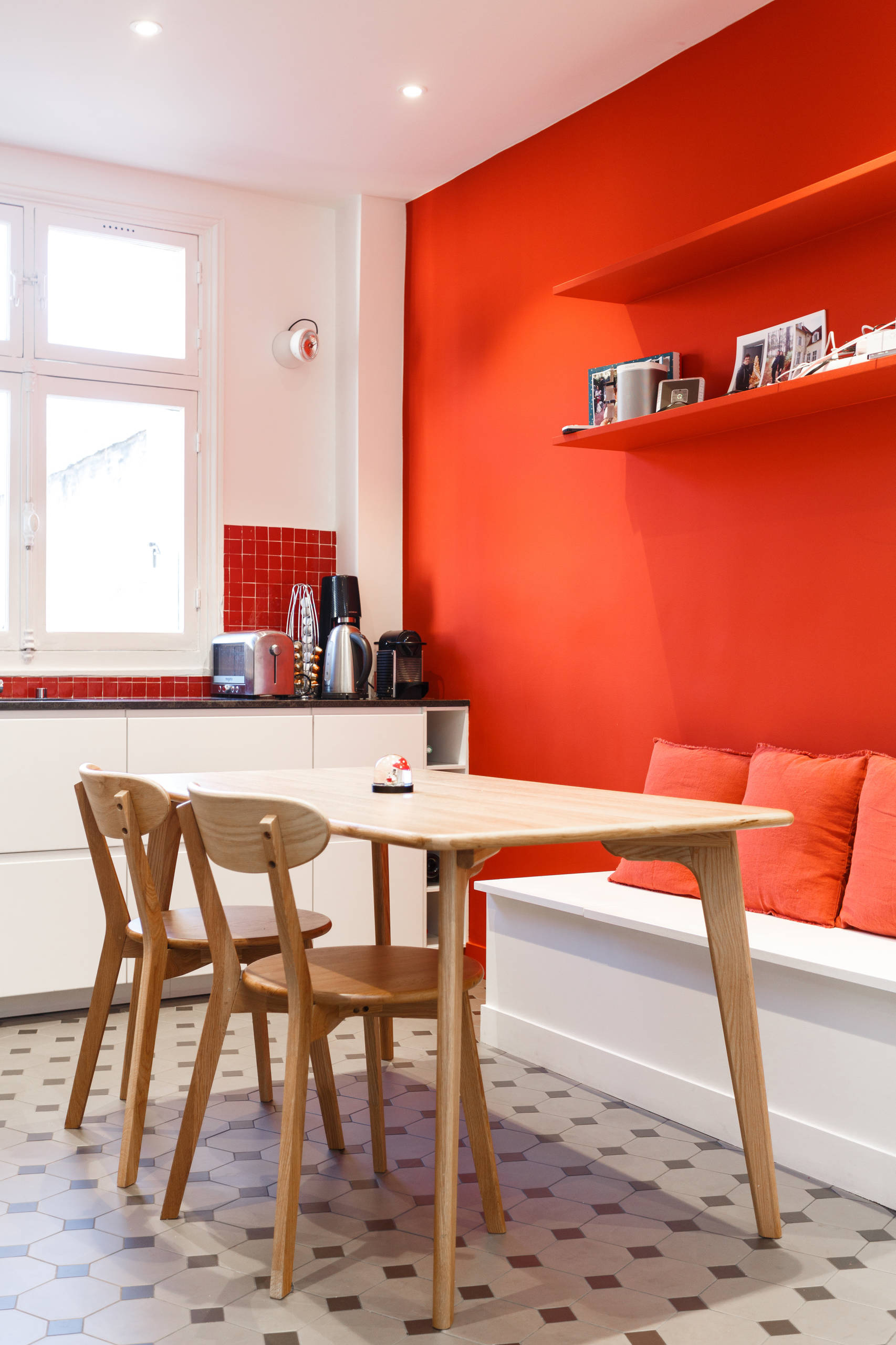 Прием: Цветной шкаф в интерьере