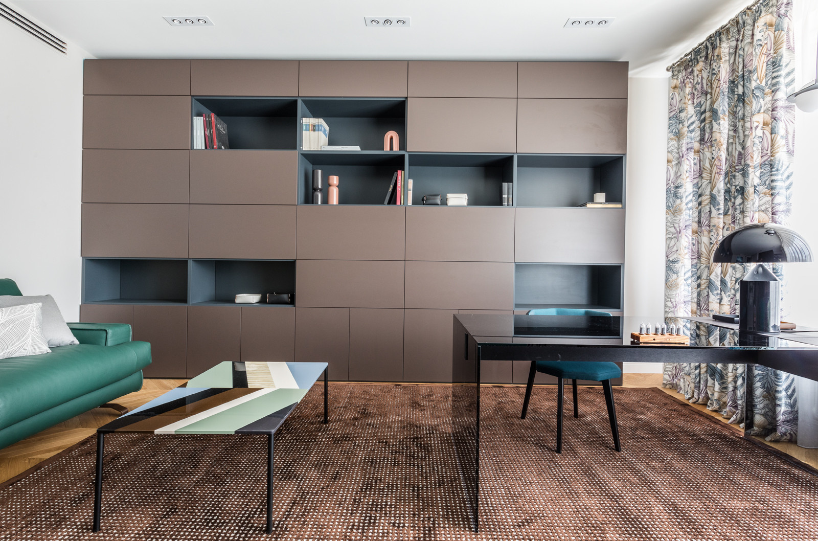 Houzz тур: Квартира с яркими деталями и элементами из латуни